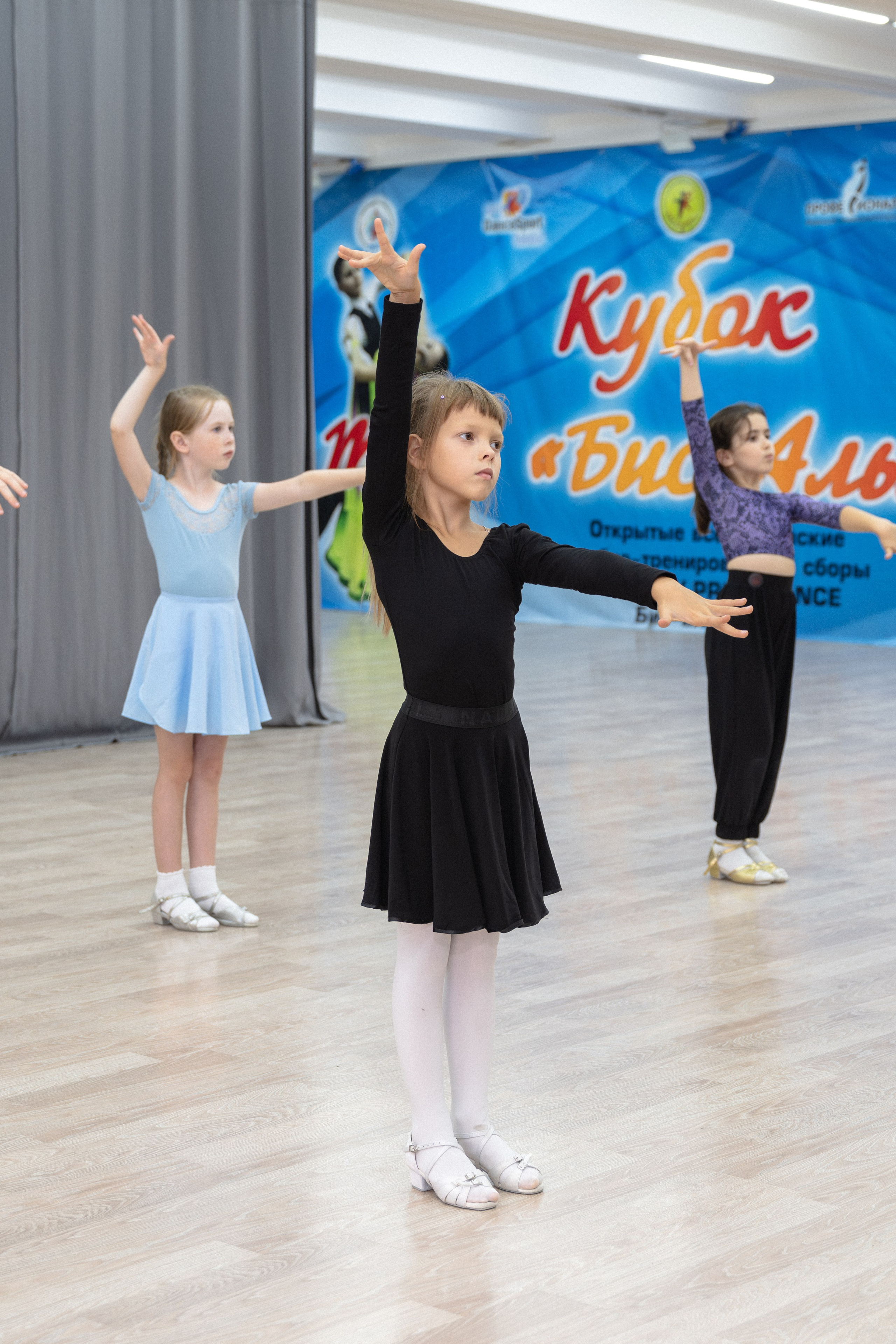 Группа 7-11 лет первый и второй год обучения. КонТакт — спортивные бальные танцы в Москве