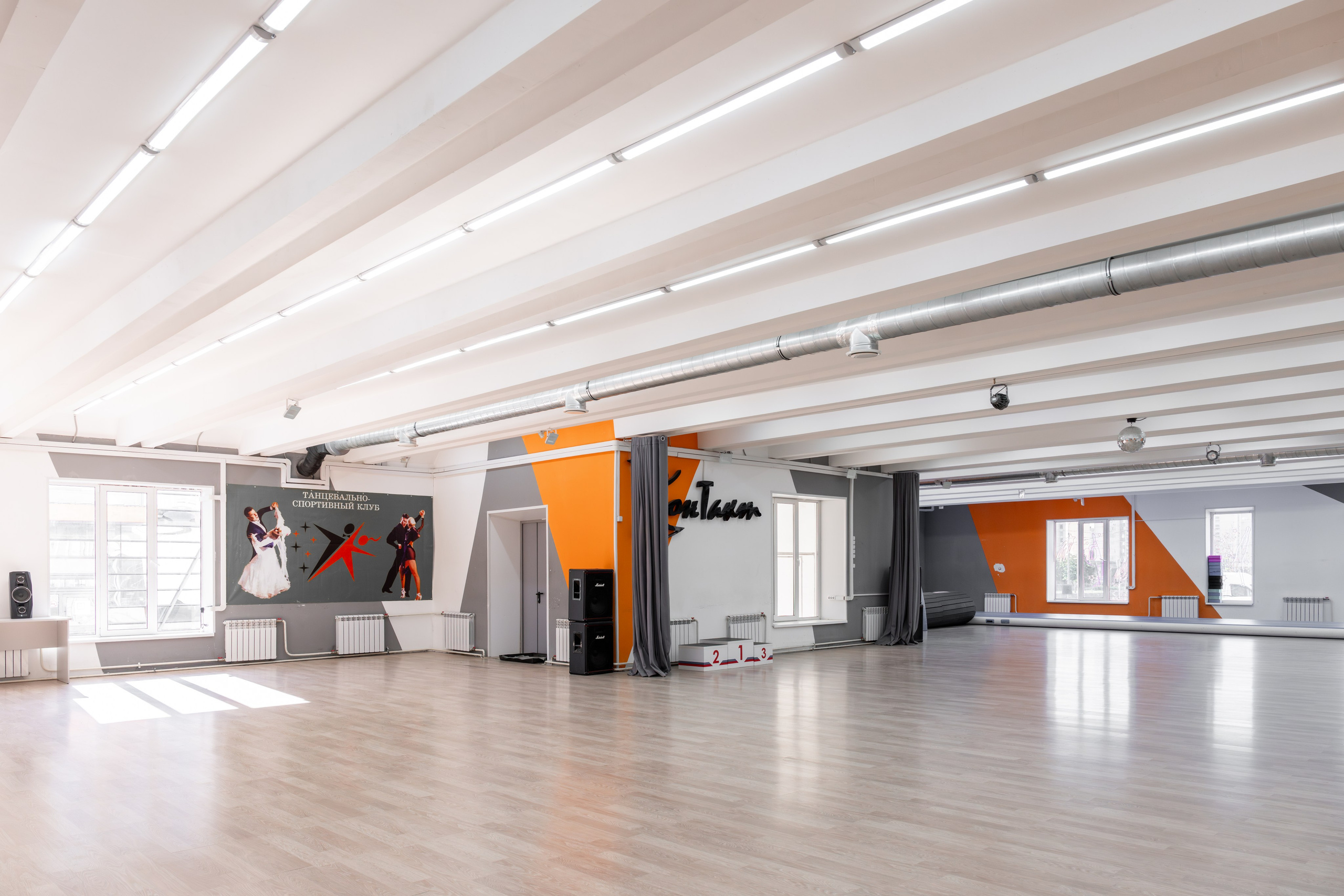 Наш зал. КонТакт — спортивные бальные танцы в Москве