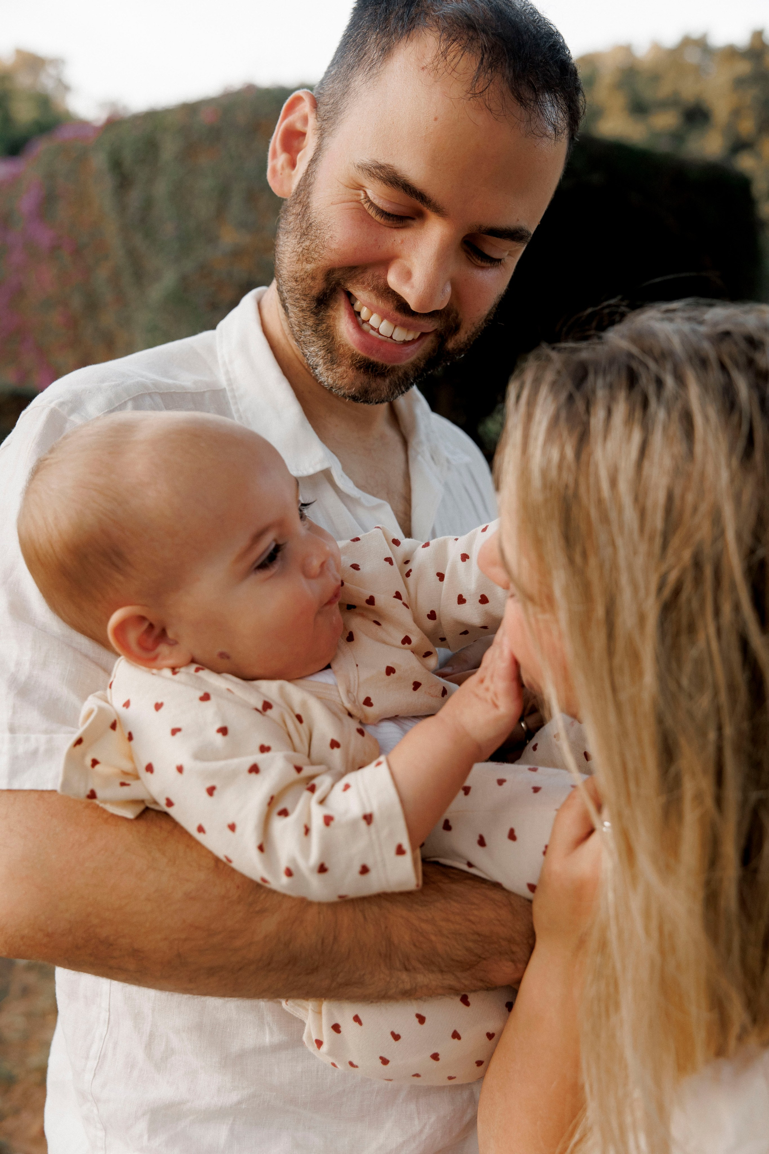 First year photoshoot inside the park (sunset). Wedding and family photographer
