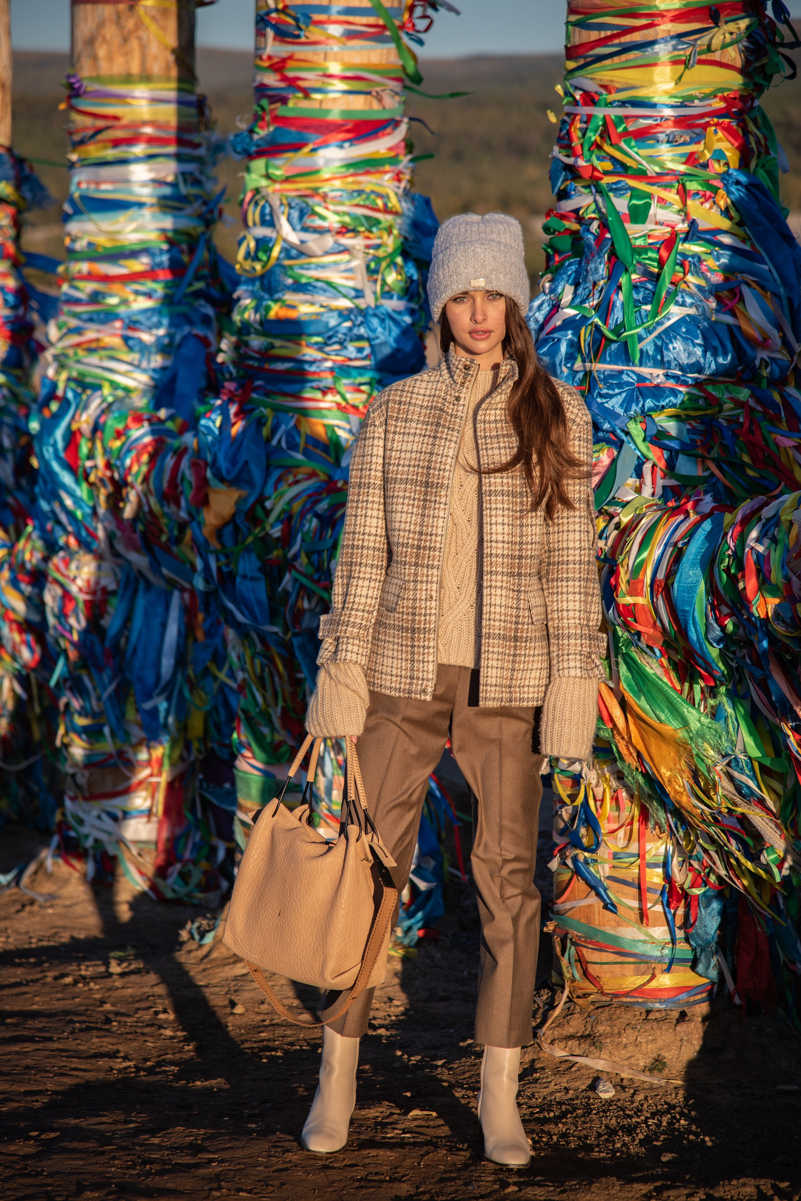 Съёмка одежды на Ольхоне. Занимаюсь профессиональной фотографией и живу рядом с Байкалом. Работаю в разных жанрах