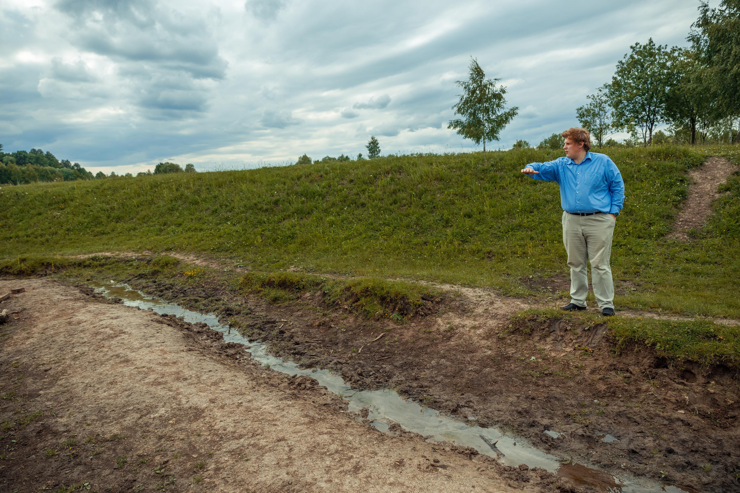 Деревенский пианист. Фотограф Виталий Верескун. Козельск-Калуга
