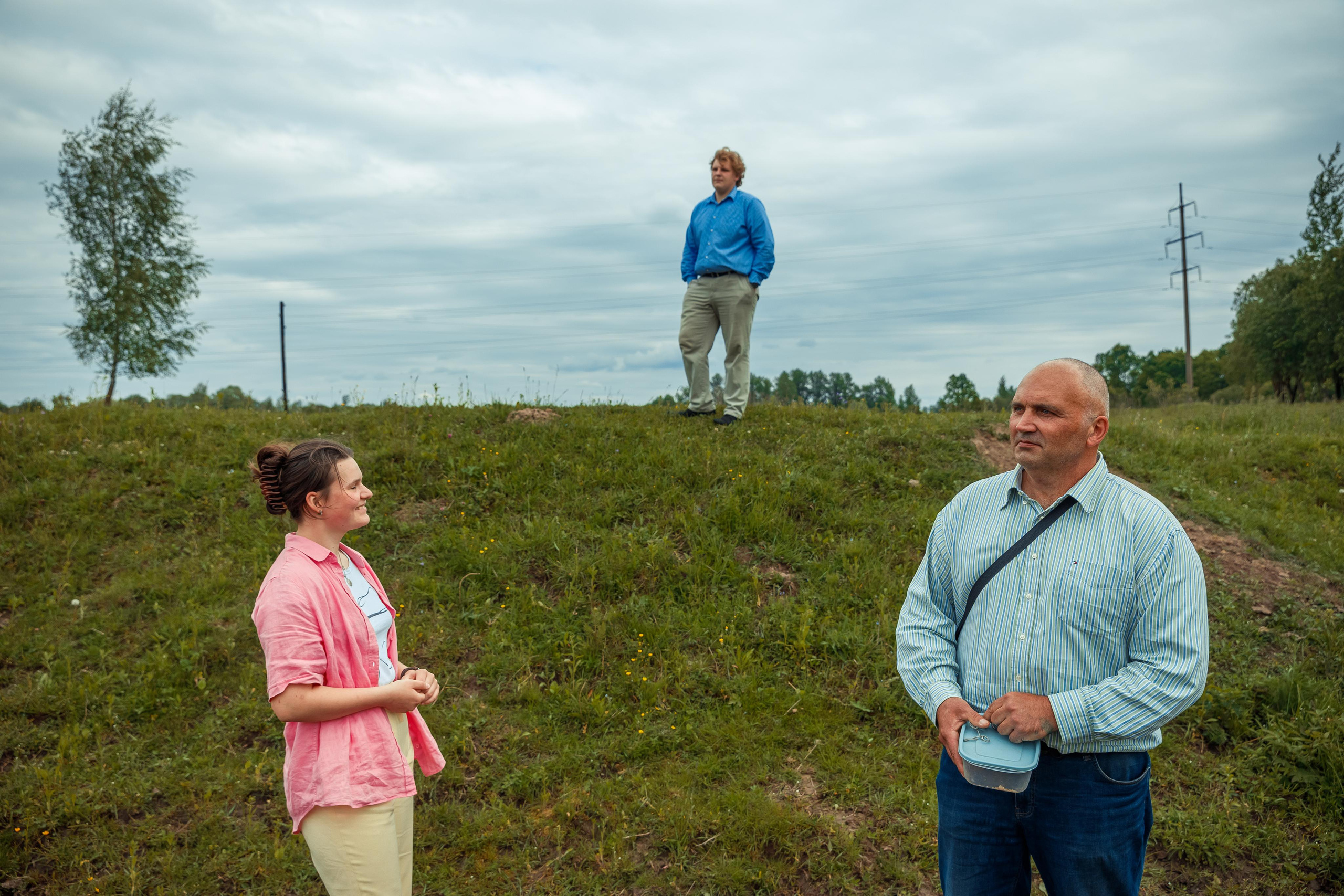 Деревенский пианист. Фотограф Виталий Верескун. Козельск-Калуга