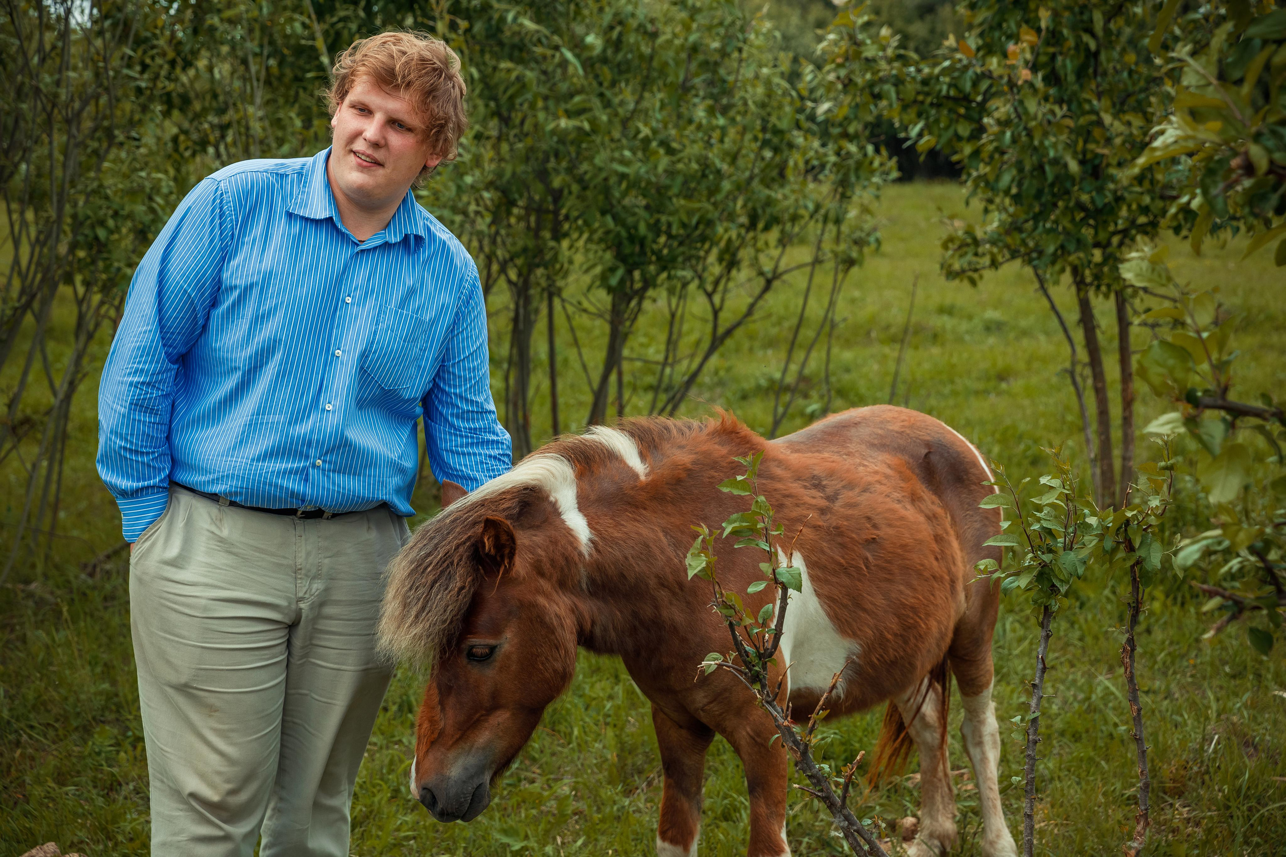 Деревенский пианист. Фотограф Виталий Верескун. Козельск-Калуга