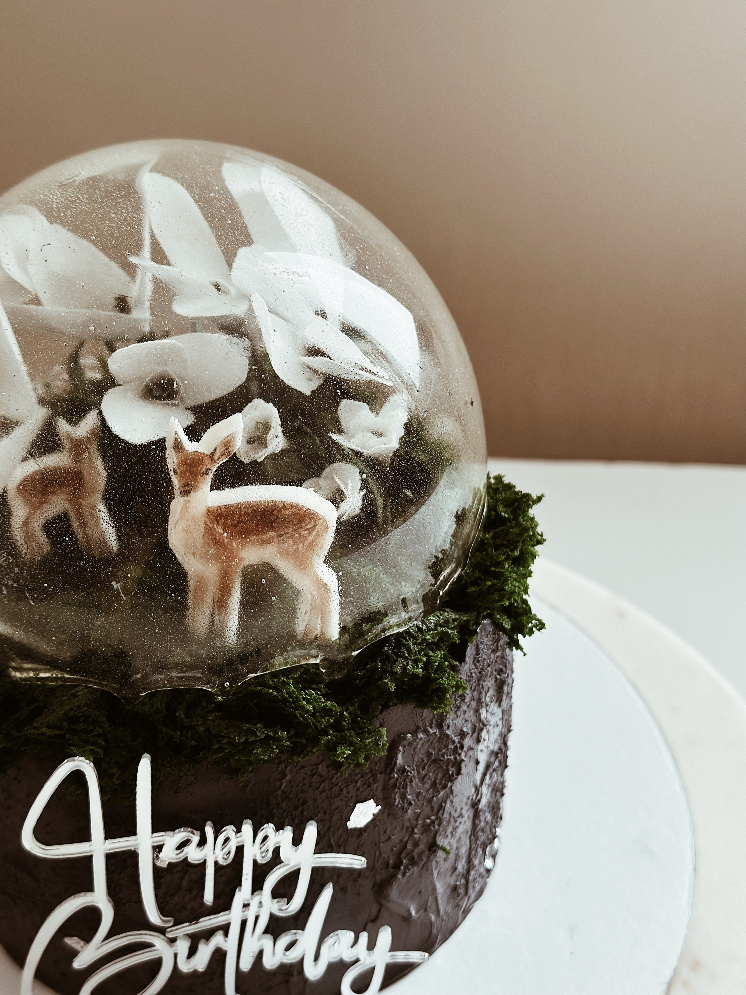 Торт Снежный шар. Арт-кондитер в Москве Маша Шафран