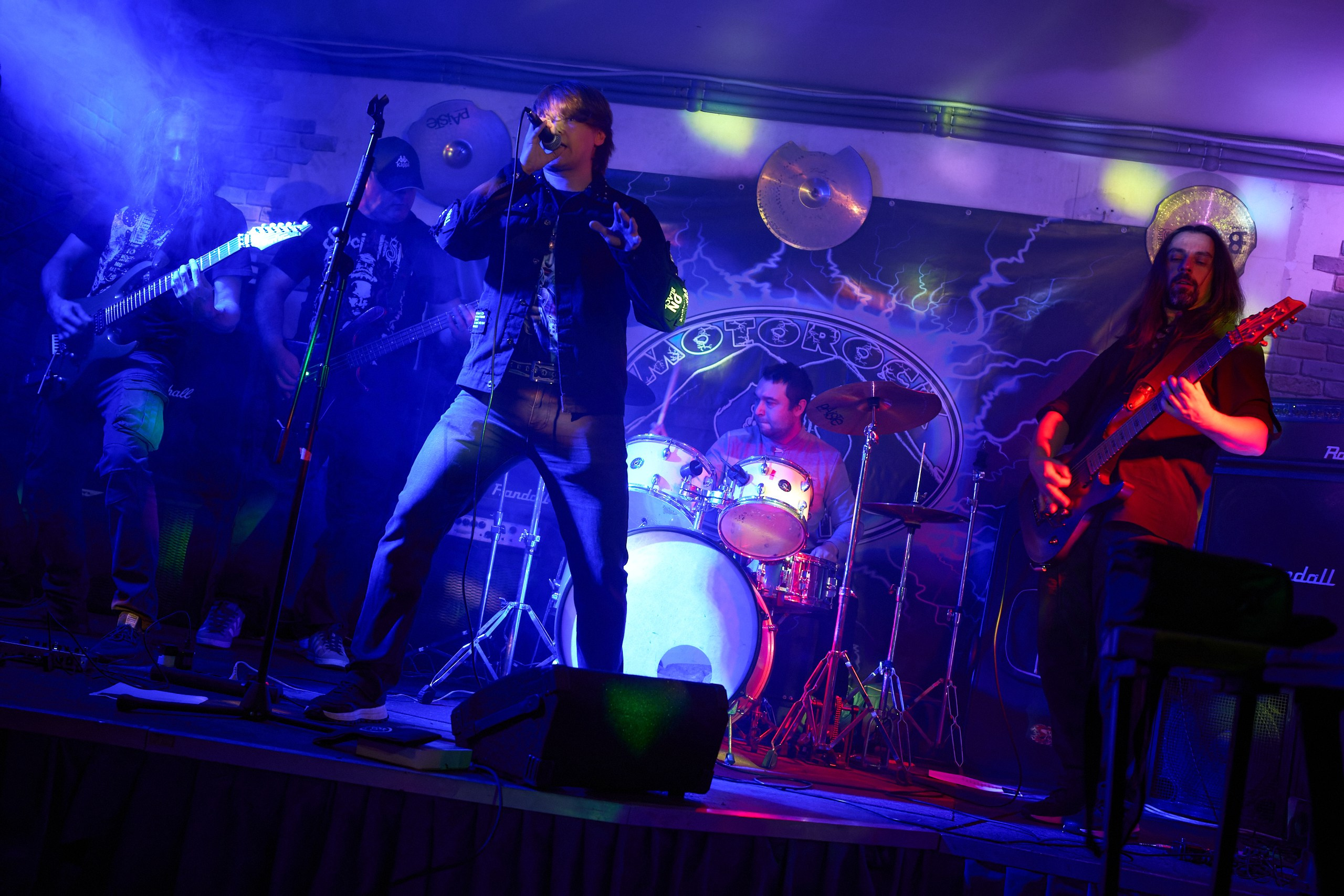 Концерт Фаворит/Омут/Альвхейм в Мичуринске (18.10.2025). Фотографирует красивое Денис Горностаев