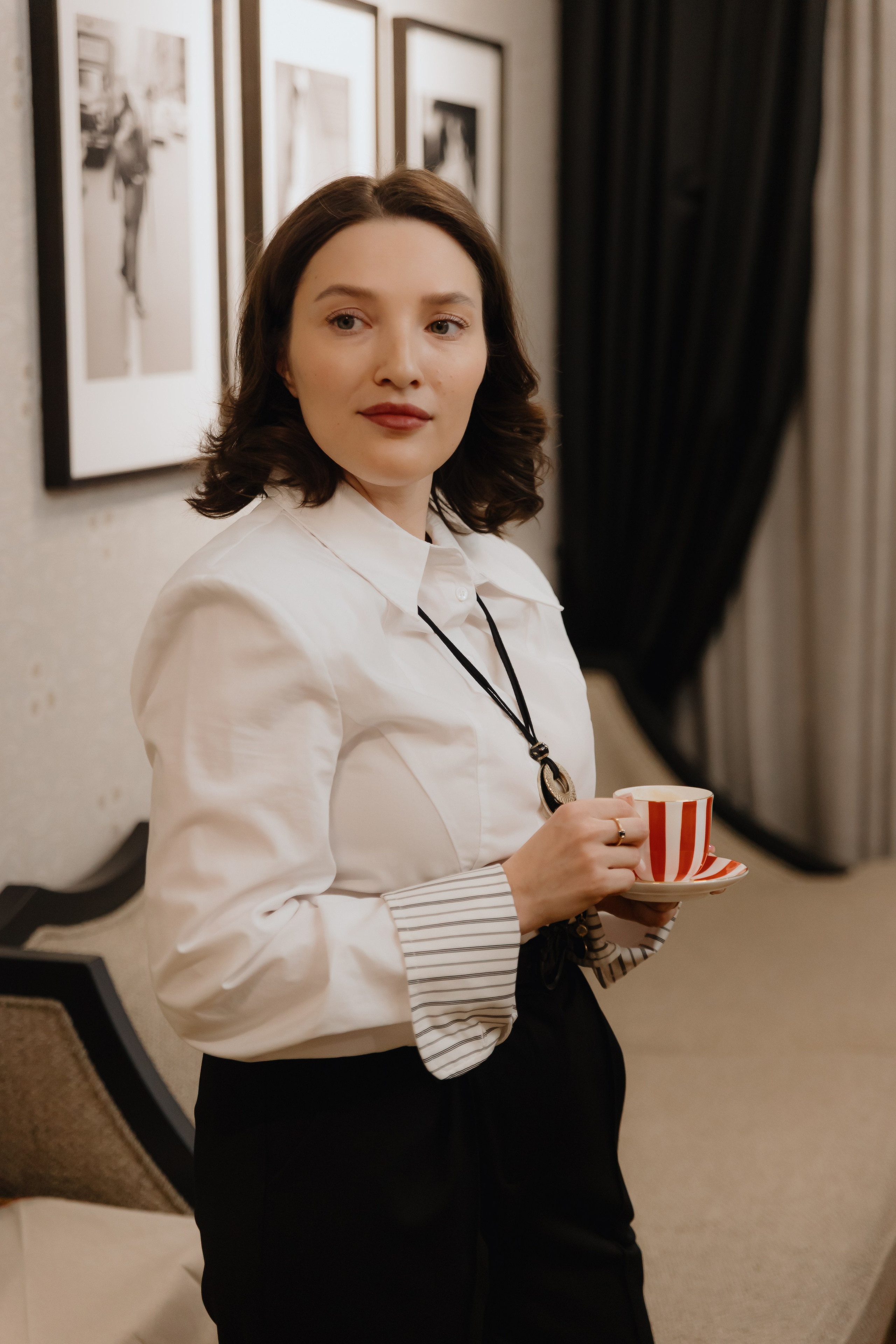 Предновогодний «Кофе-рейв» в L. DECO 17 декабря 2025 года. L. Deco интерьерный салон. Краски/обои/лепной декор