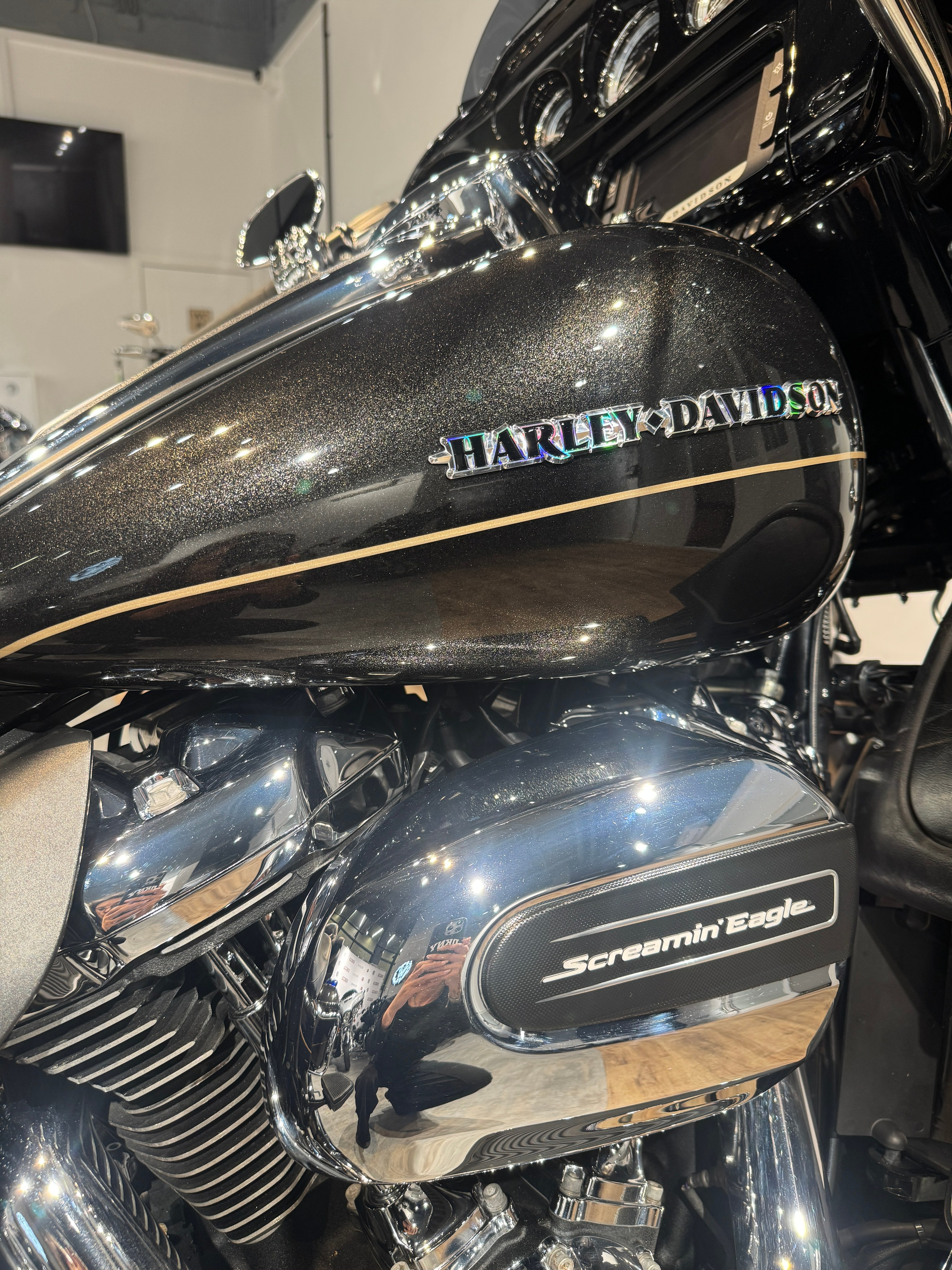 Мотоциклы Harley-Davidson 2017 Electra Glide Limited (Black Tempest) (Touring)  — купить мотоцикл. Hello Davidson, Москва. Только хорошие мотоциклы…