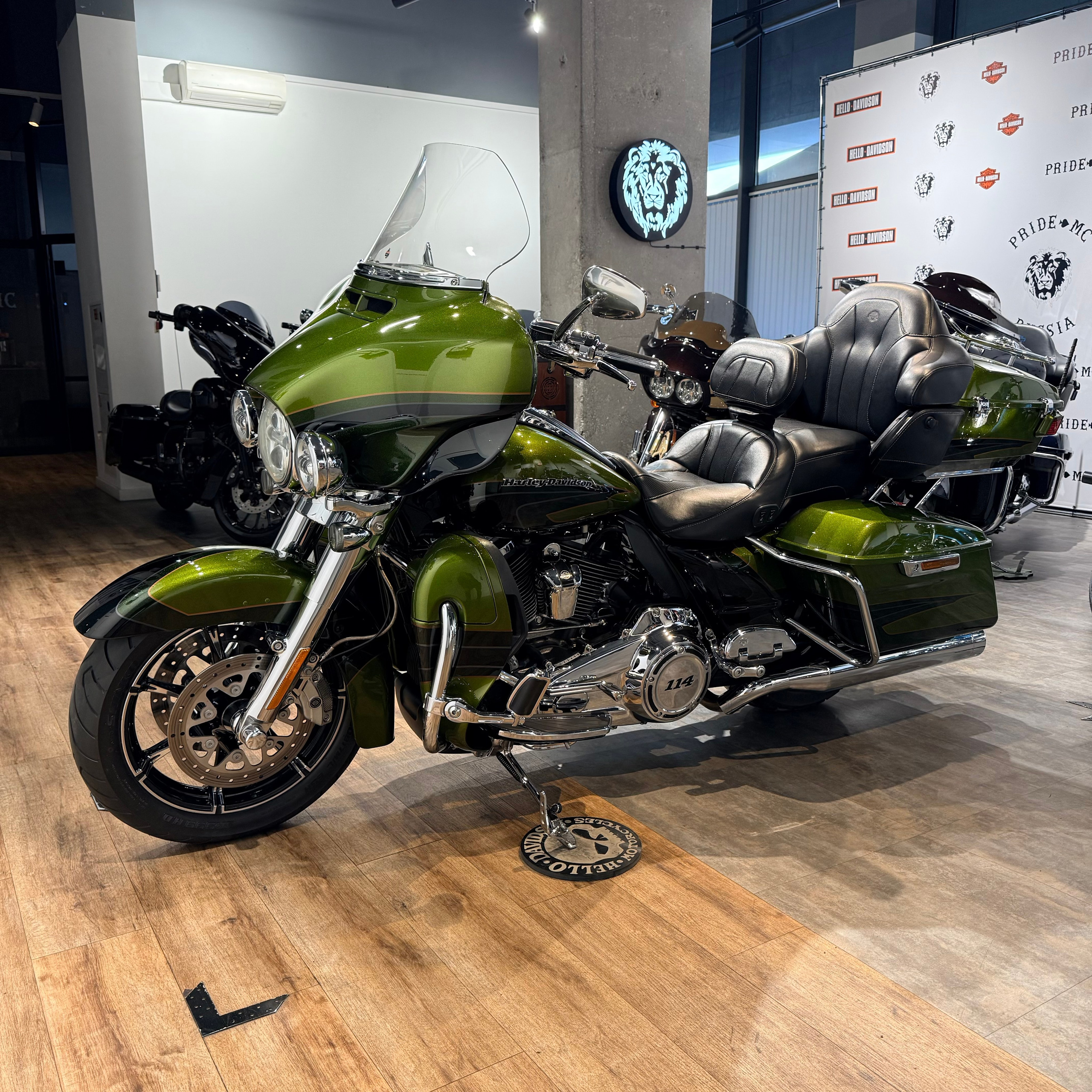 2017 CVO Electra Glide Spiked Olive Serpentine Green. Hello Davidson, Москва. Только хорошие мотоциклы…
