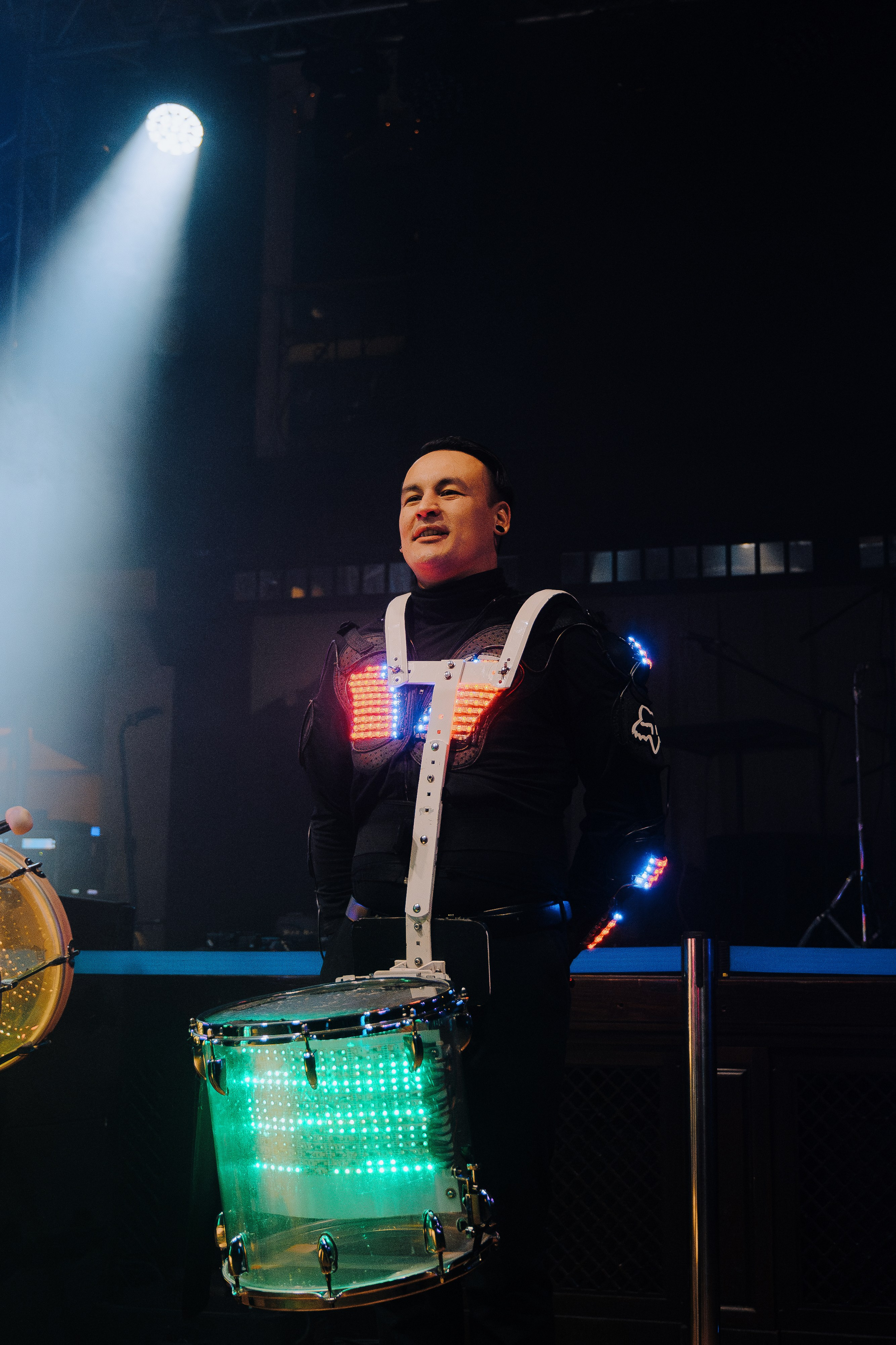 20 ЛЕТ МЕГАПОЛИС ЧЕЛЯБИНСК ХЕДЛАЙНЕР ЕЛКА. Репортажный фотограф Зуев Роман г. Челябинск