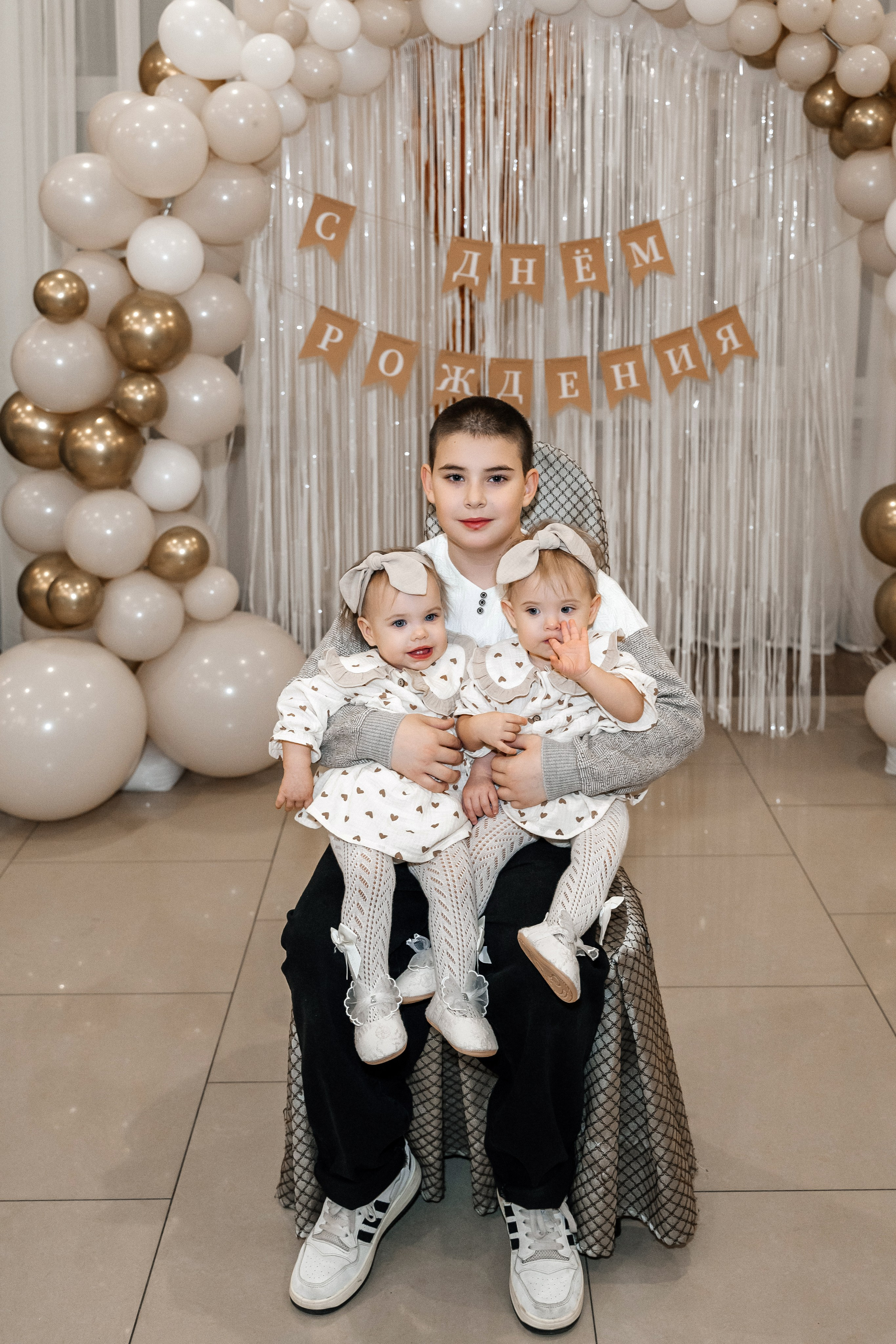 Александра и Виктория 1 годик. Семейный фотограф в Белгороде Амелина Алина