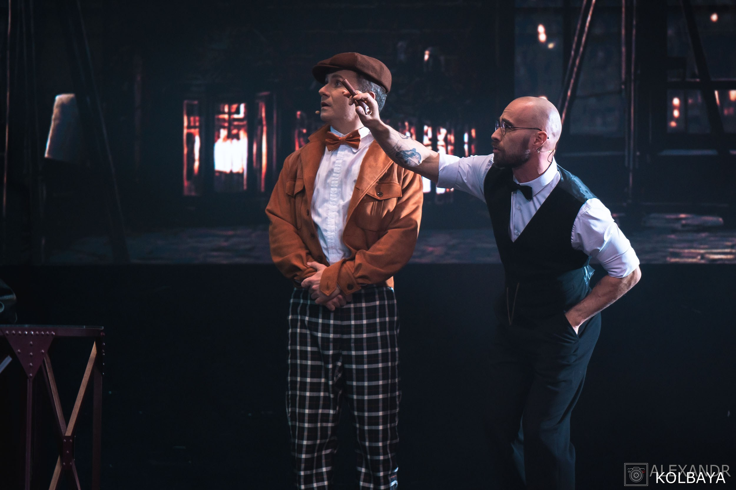 Фотографии со спектакля «Привет, я тетя Чарли». Концертный и театральный репортажный фотограф в Москве Александр Колбая