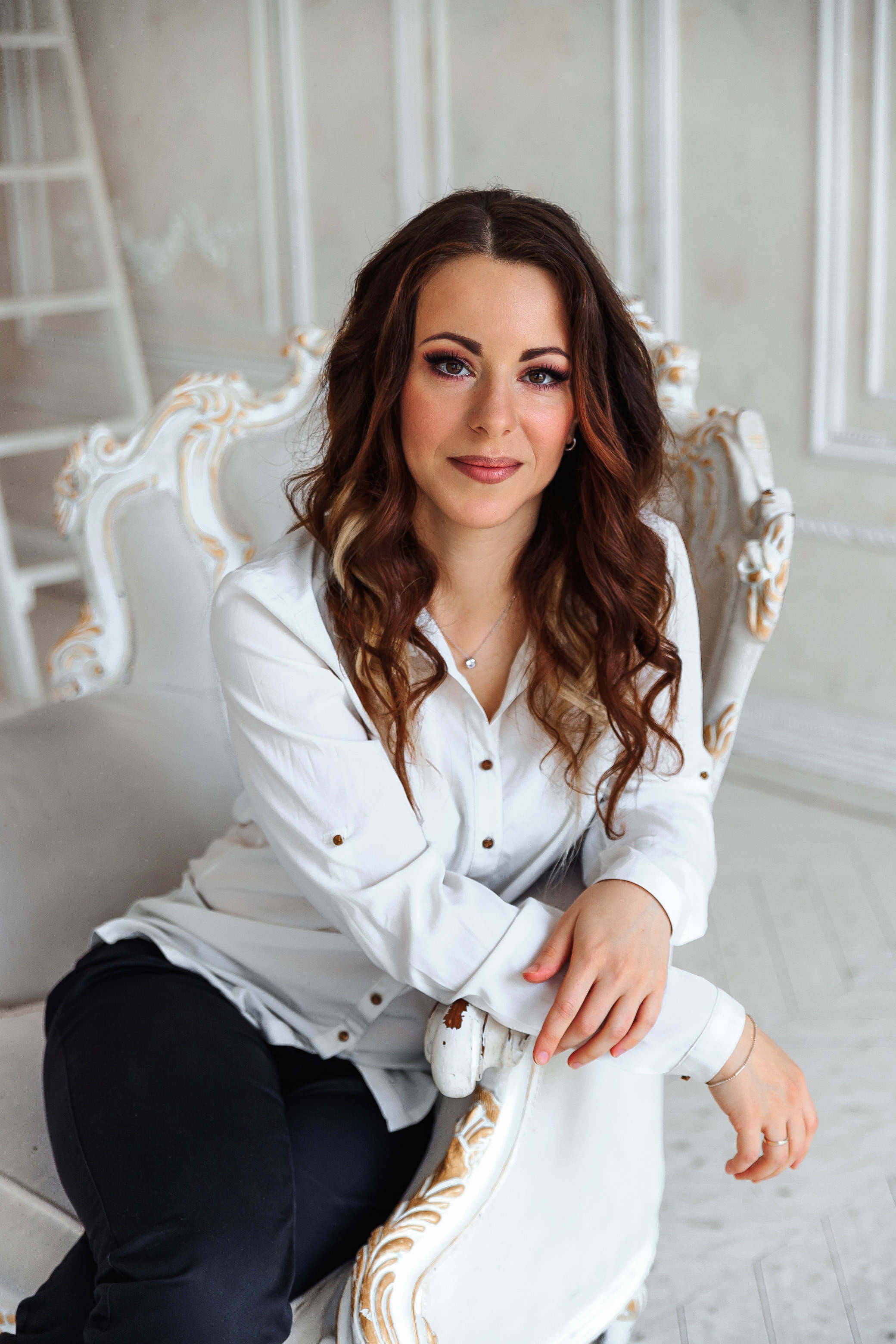 Студийная фотосессия. Светлый зал. Свадебный фотограф и видеограф — Сергей и Дарья