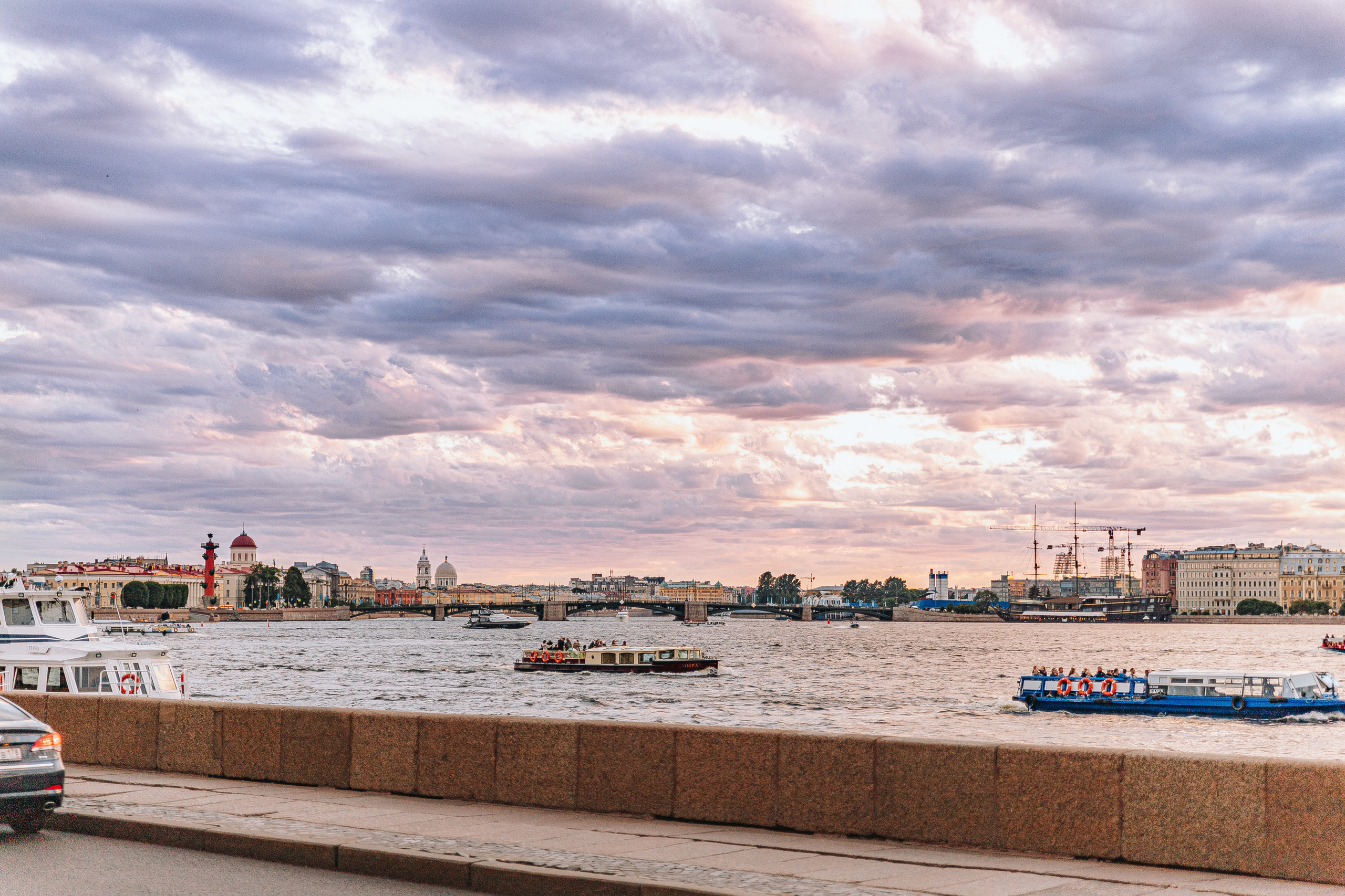 Love story. Алексей и Ирина. Летний Санкт-Петербург. Свадебный фотограф и видеограф — Сергей и Дарья
