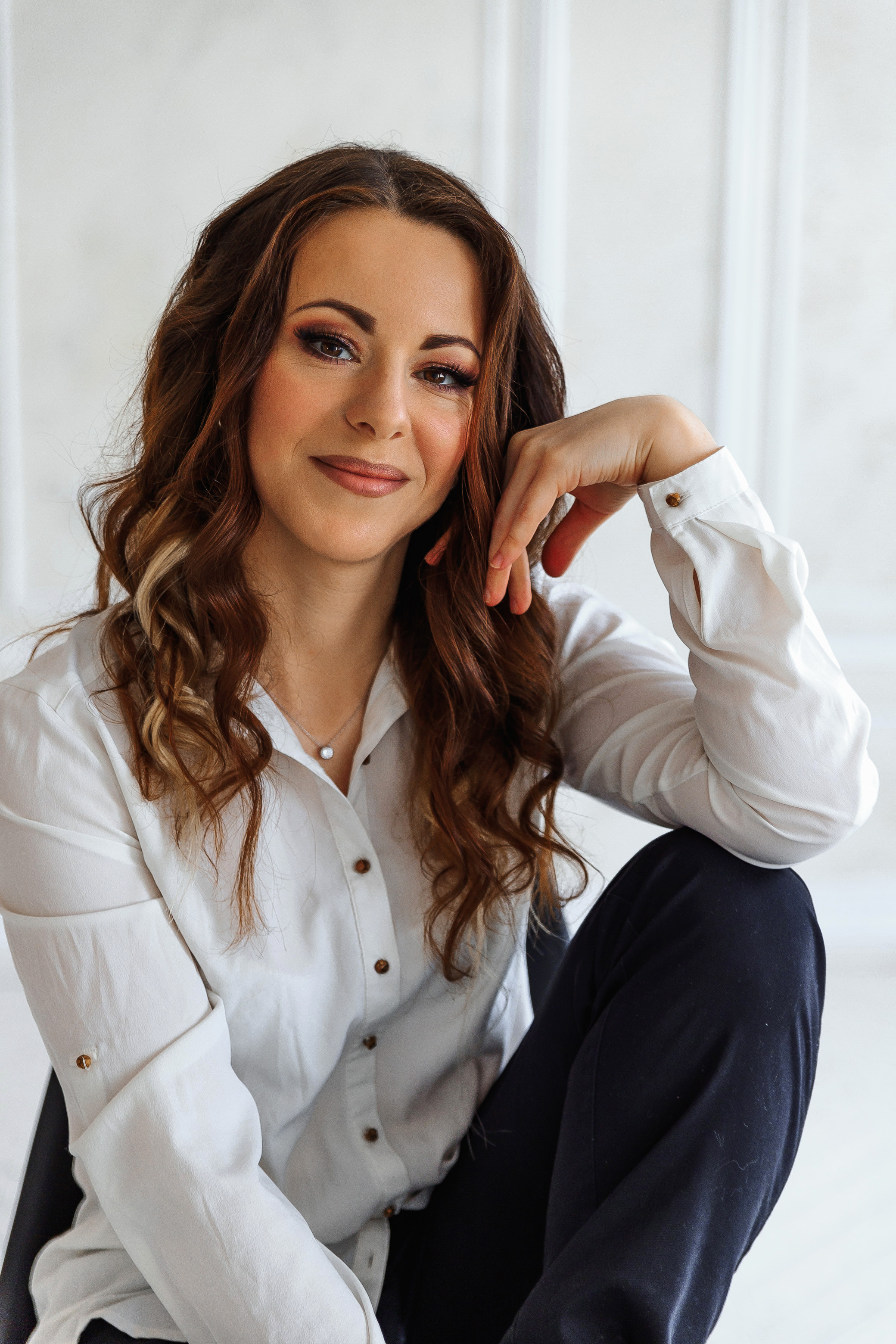 Студийная фотосессия. Светлый зал. Свадебный фотограф и видеограф — Сергей и Дарья