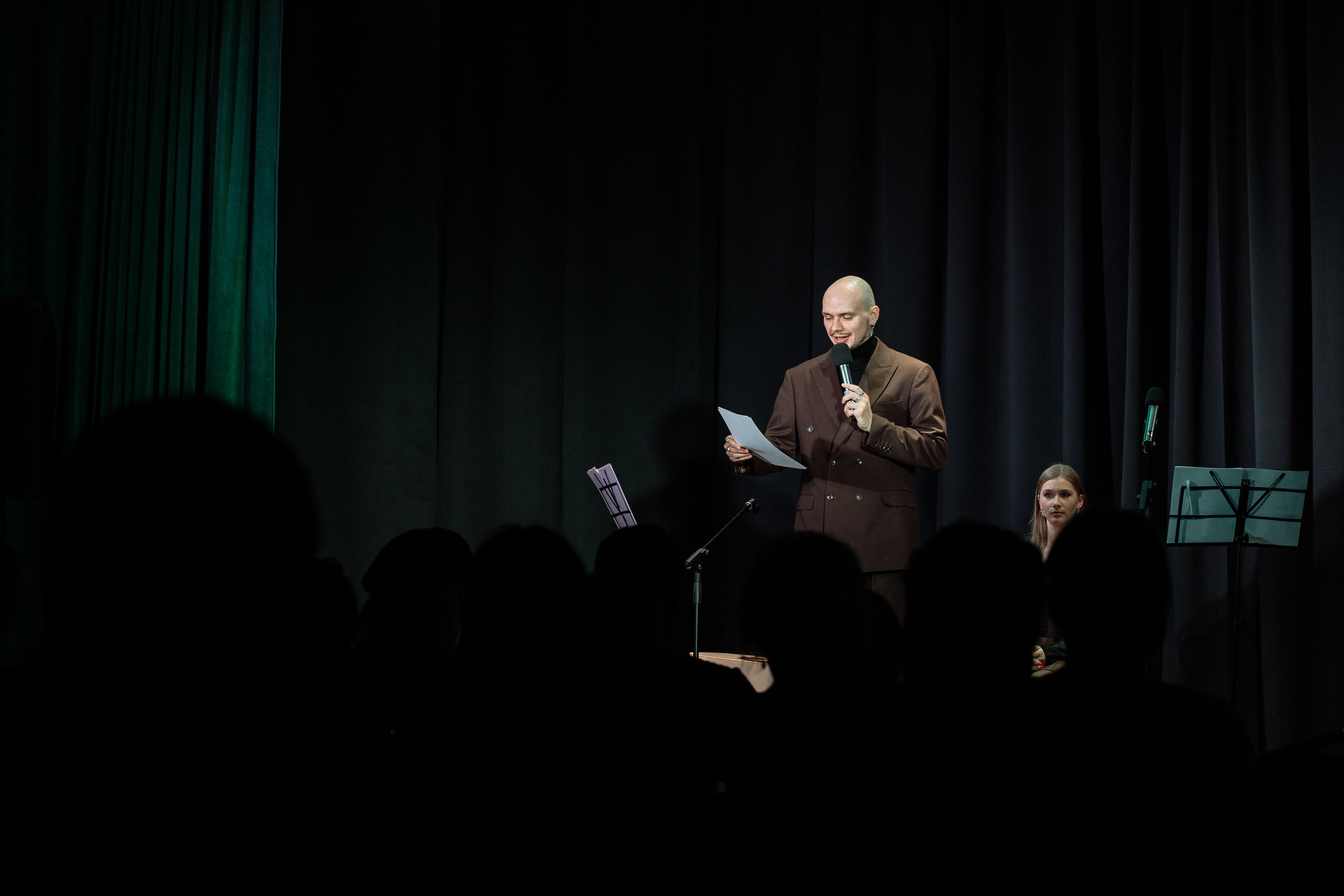 Поэтический вечер с Игорем Бушмелевым и Никой Станиславчик. Фотограф Юлия Мальцева