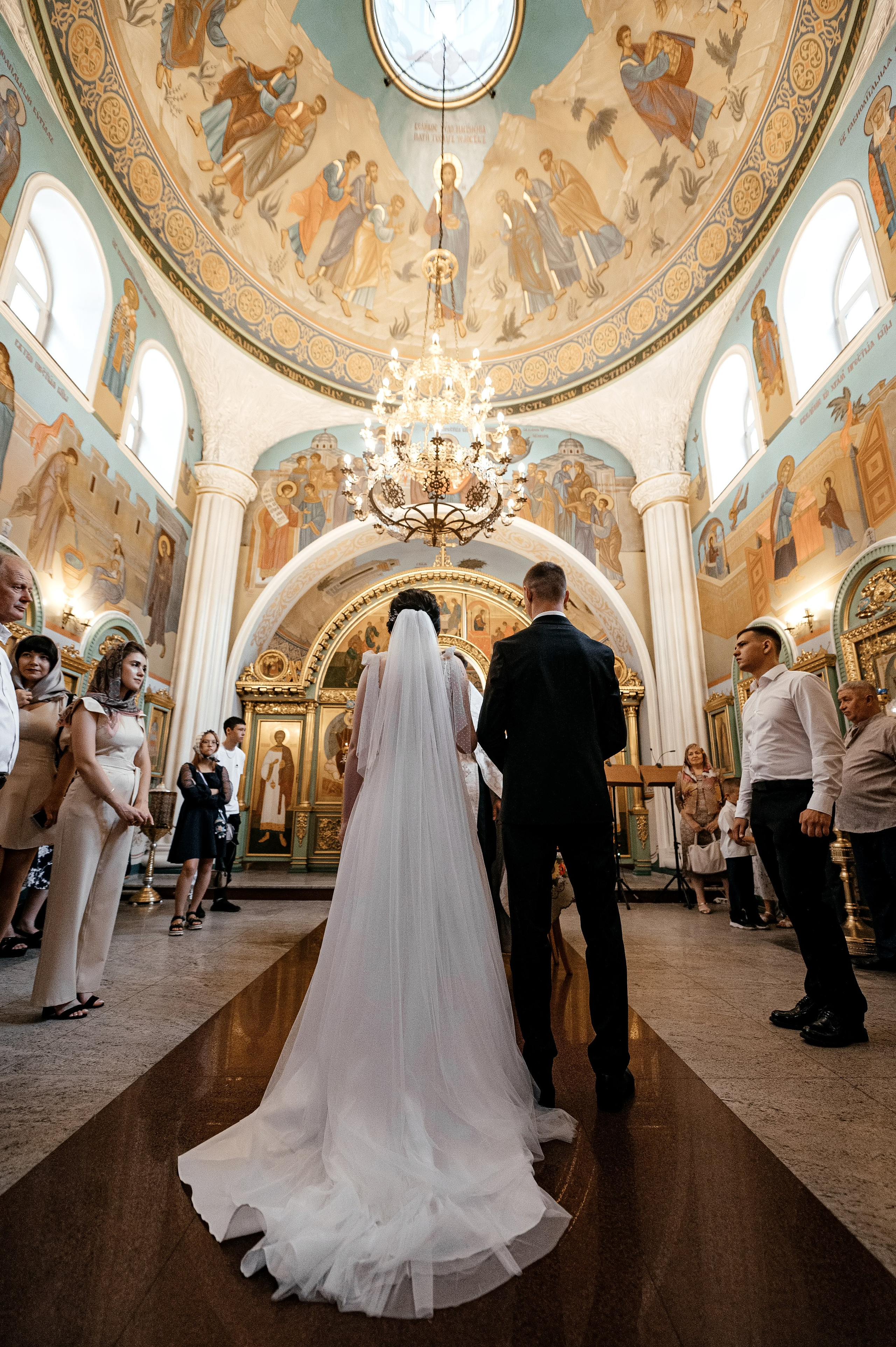 Свадьба с венчанием в Щелково. Прогулка в Гребнево, ресторан Кинза, отель Премиум. Свадебный и семейный фотограф Виктория Носачёва. Щелково, Москва и МО