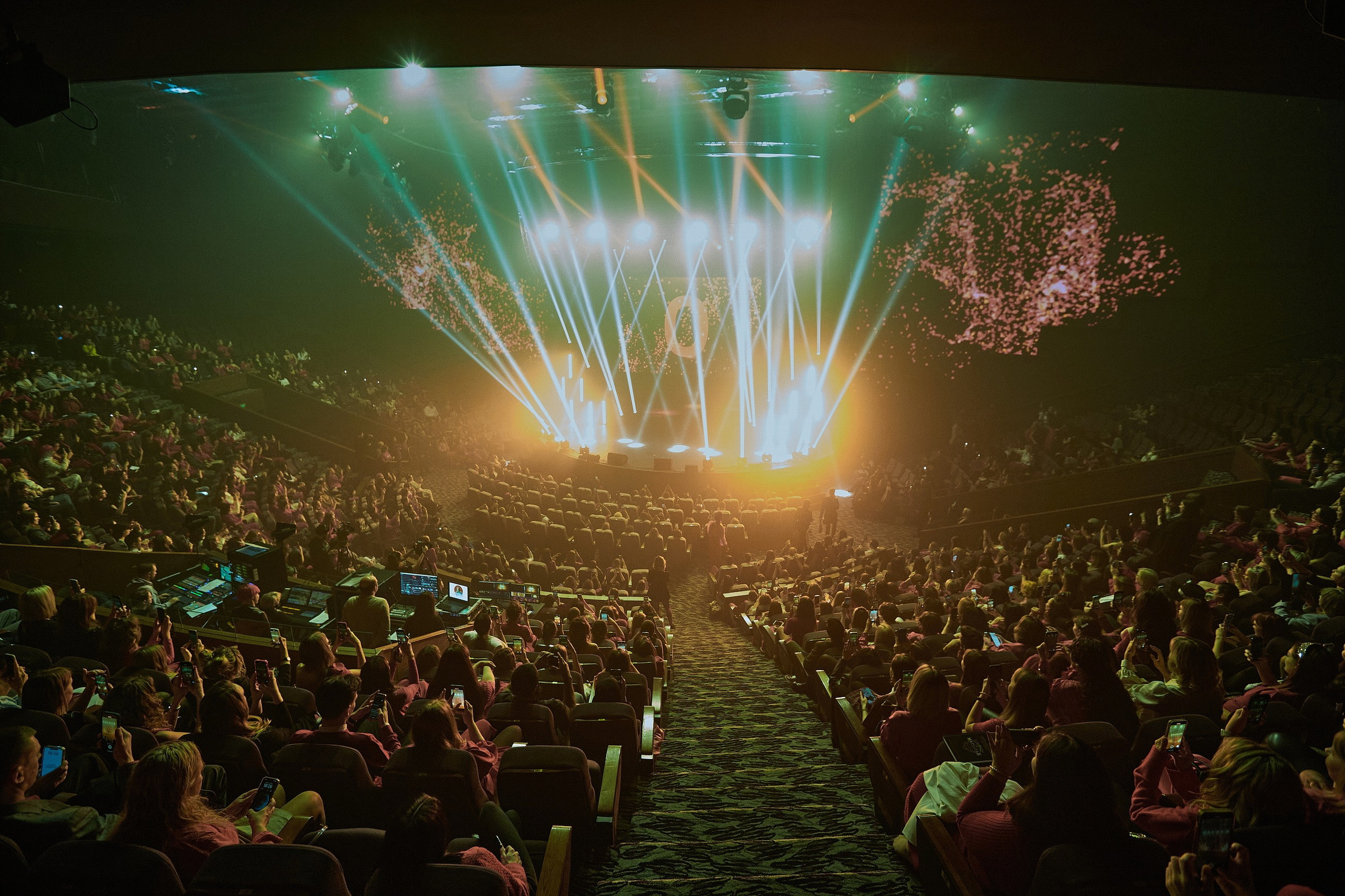 Будущий Я. Проект Марии Галантер. Фотографирую масштабные события, людей и их истории по всему миру. Константин Трубников