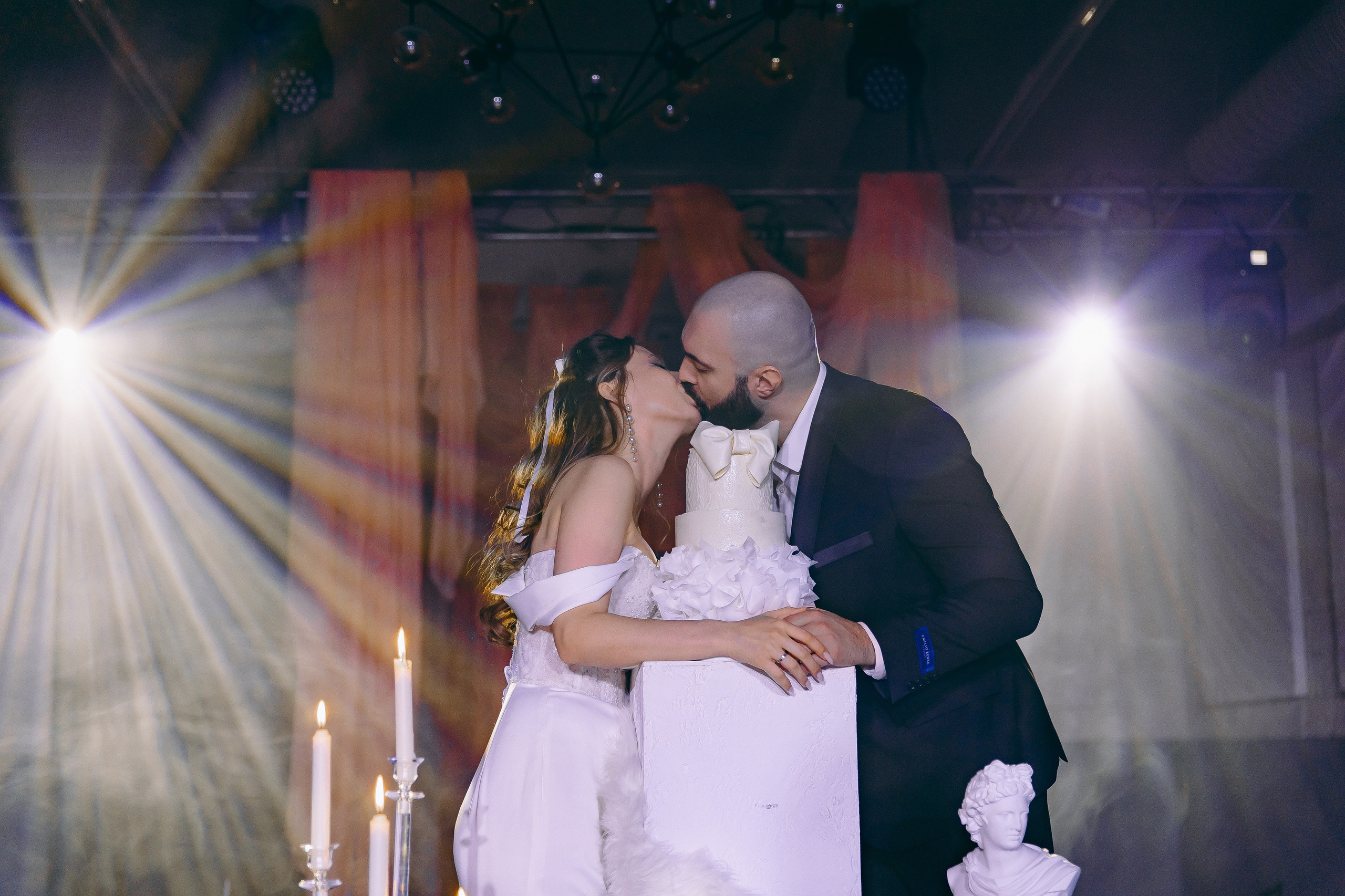 История торта Олеси и Владимира. Свадебный и семейный фотограф в Рязани Саша Крутых