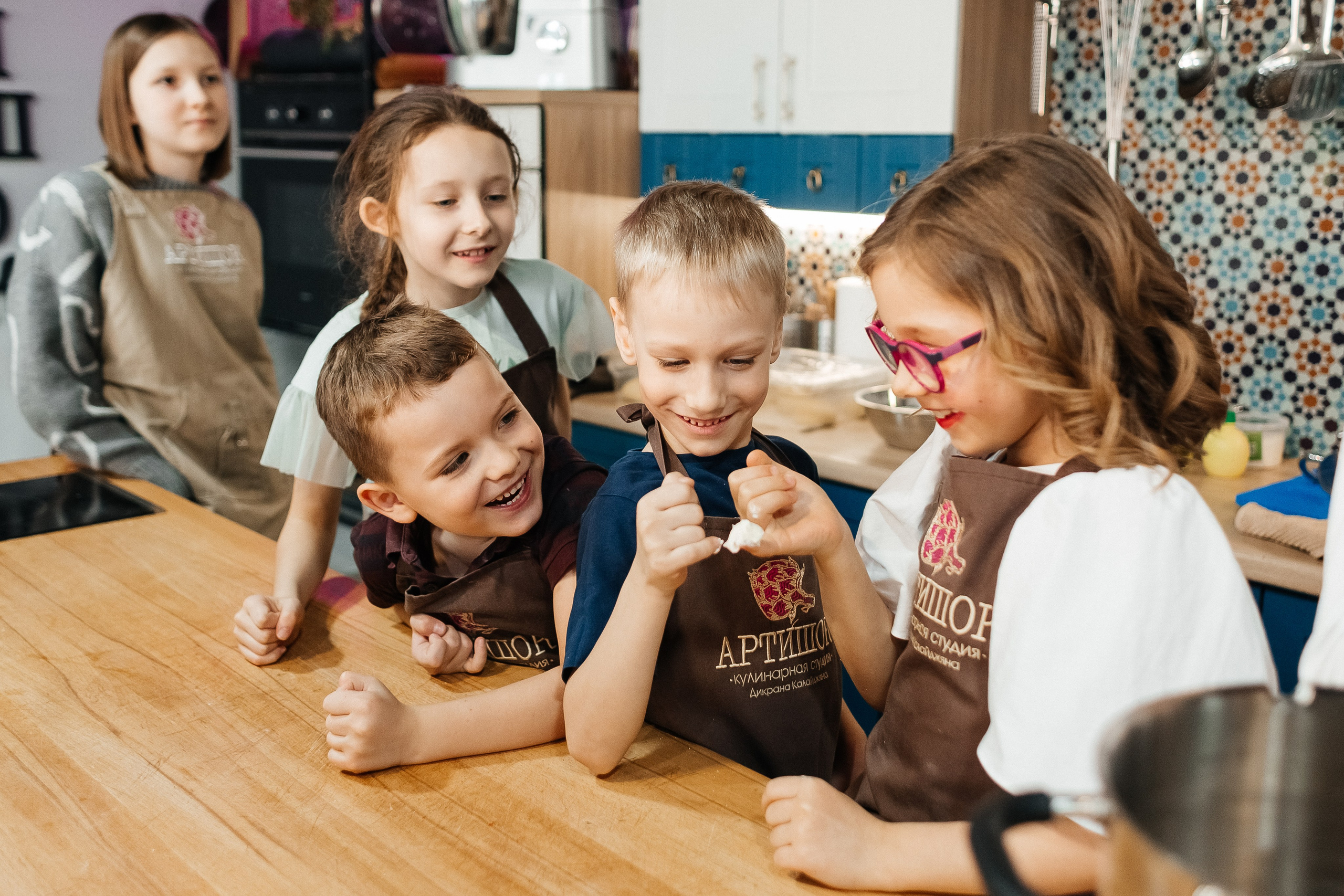 Детский мастер-класс в «АРТиШОК». Фотограф Кемерово | Сергей