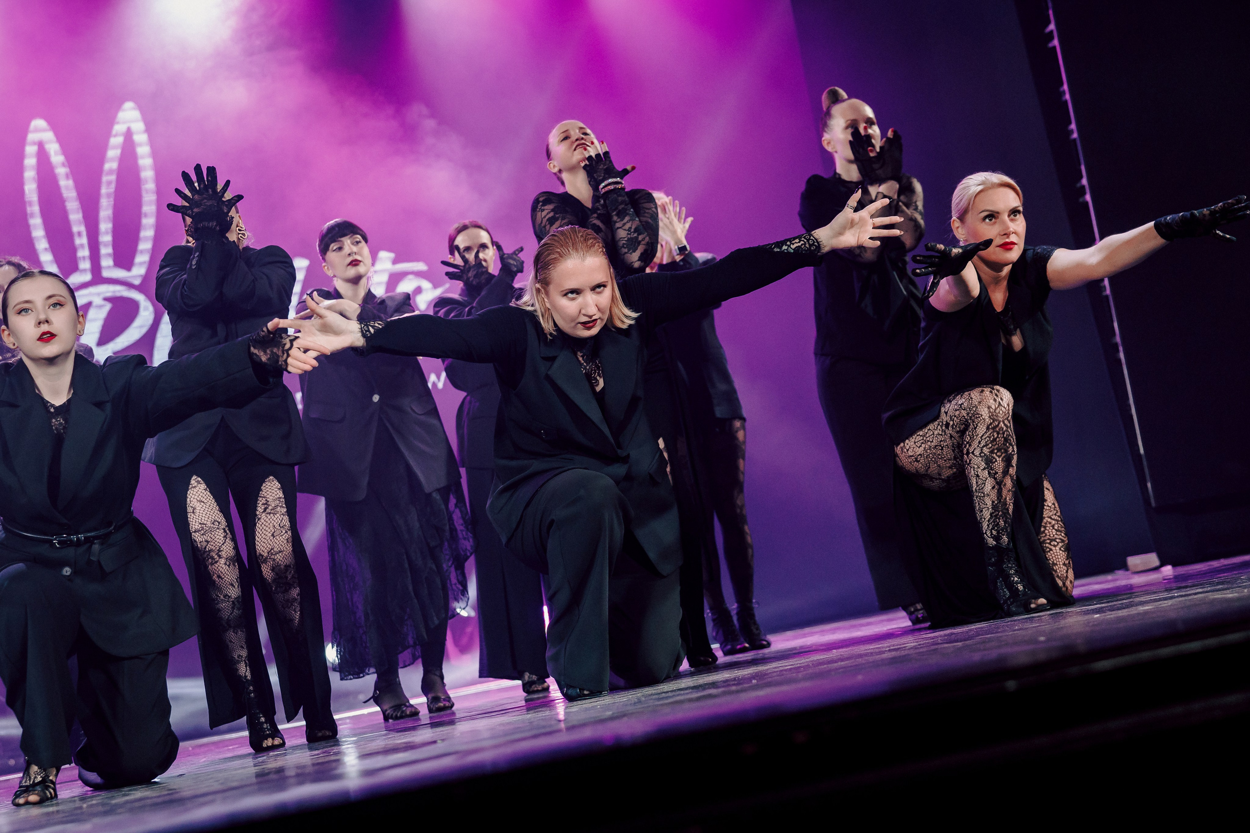 Отчётный концерт танцевальной школы «Red Rabbits» 2025. Лёшка Варзегов — фотограф