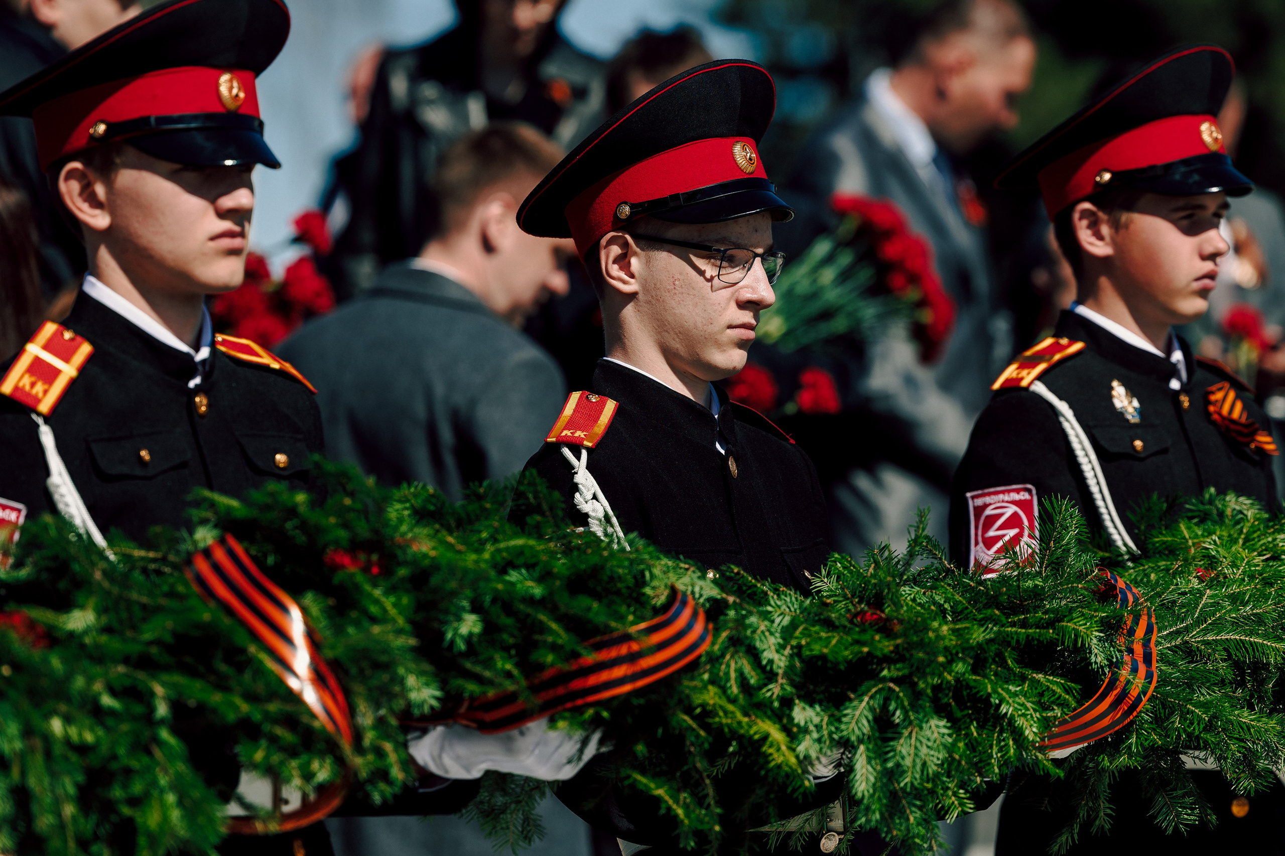 Торжественный митинг, посвящённый открытию Мемориала Славы воинам-новотрубникам. Лёшка Варзегов — фотограф