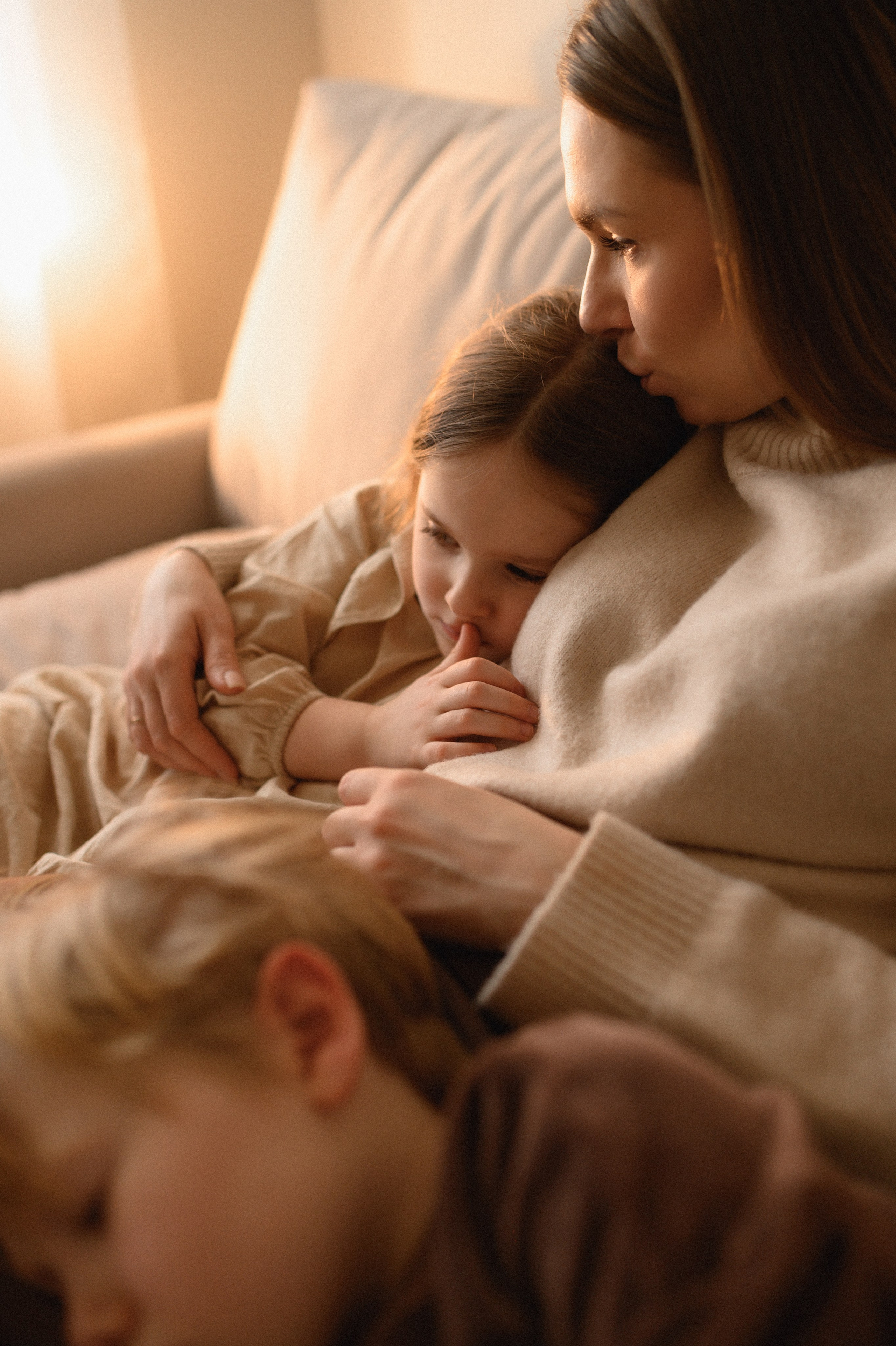 Валентин, Ирина, Евсей, Кира и Агата дома. Семейный и свадебный lifestyle-фотограф в Москве Мария Петрова
