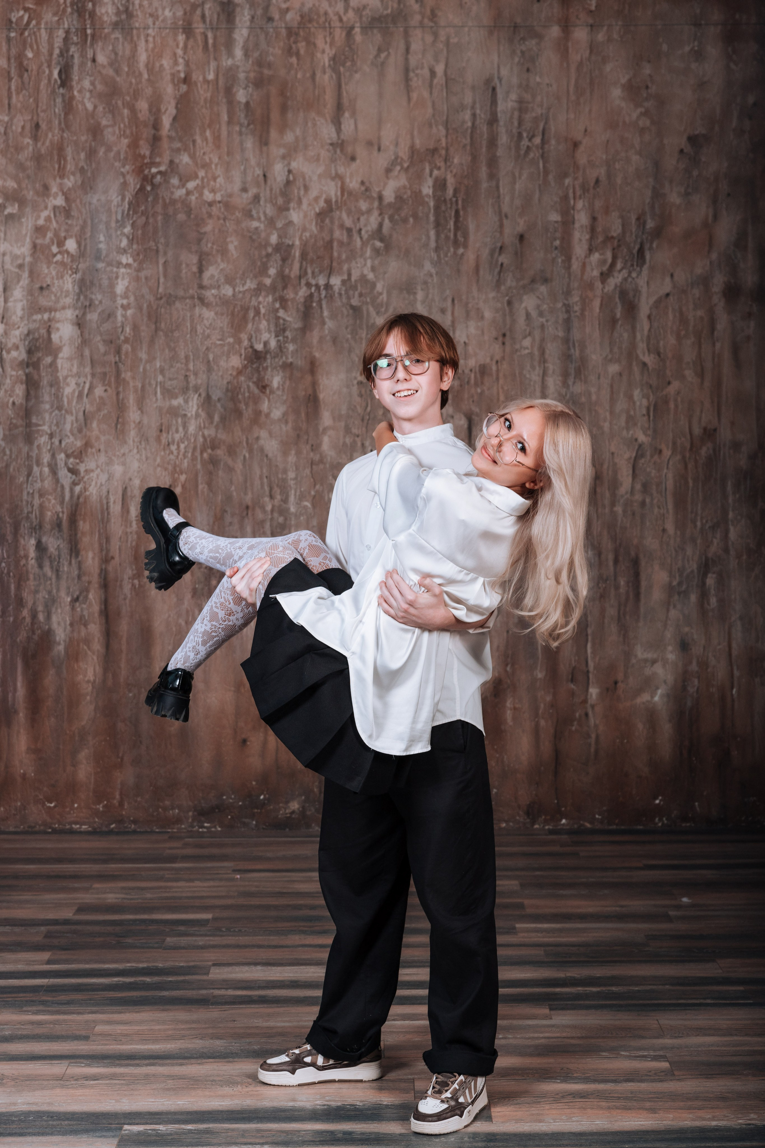 Старшая школа. Выпускные школьные фото­альбомы для школ и детских садов в Волгограде и Волжском