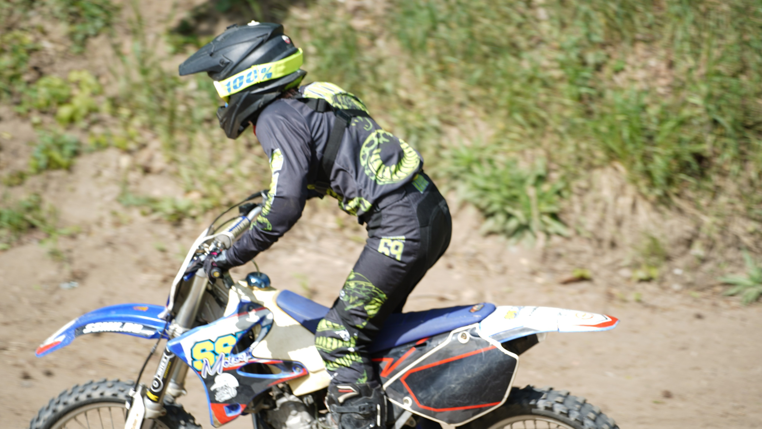 Катя Ли. Графический дизайнер Илья Левченко