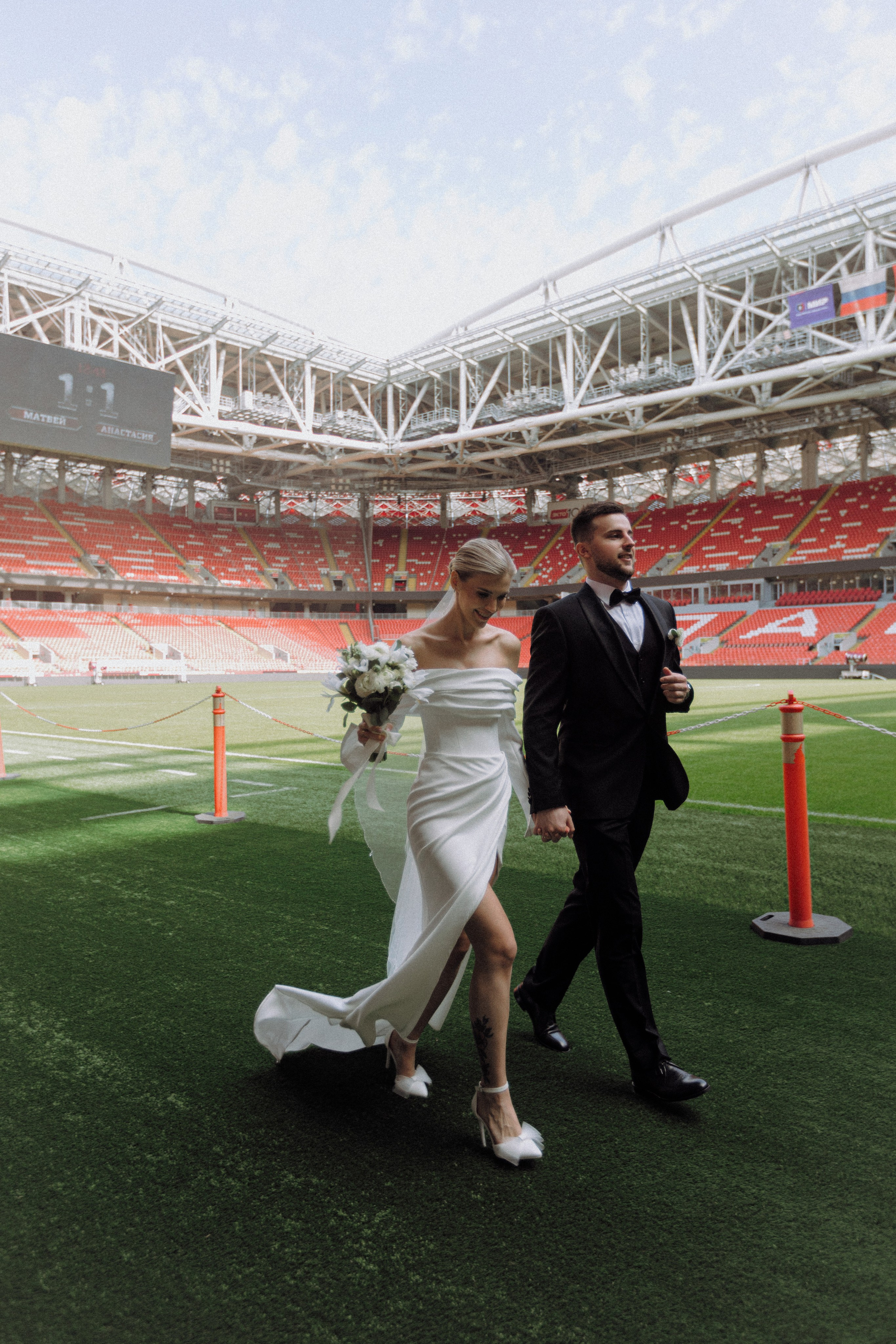 Свадебная фотосессия на стадионе Спартак. Свадебный фотограф в Москве. свадебная фотосессия Москва. Фотограф в Москве Валерия Рожкова