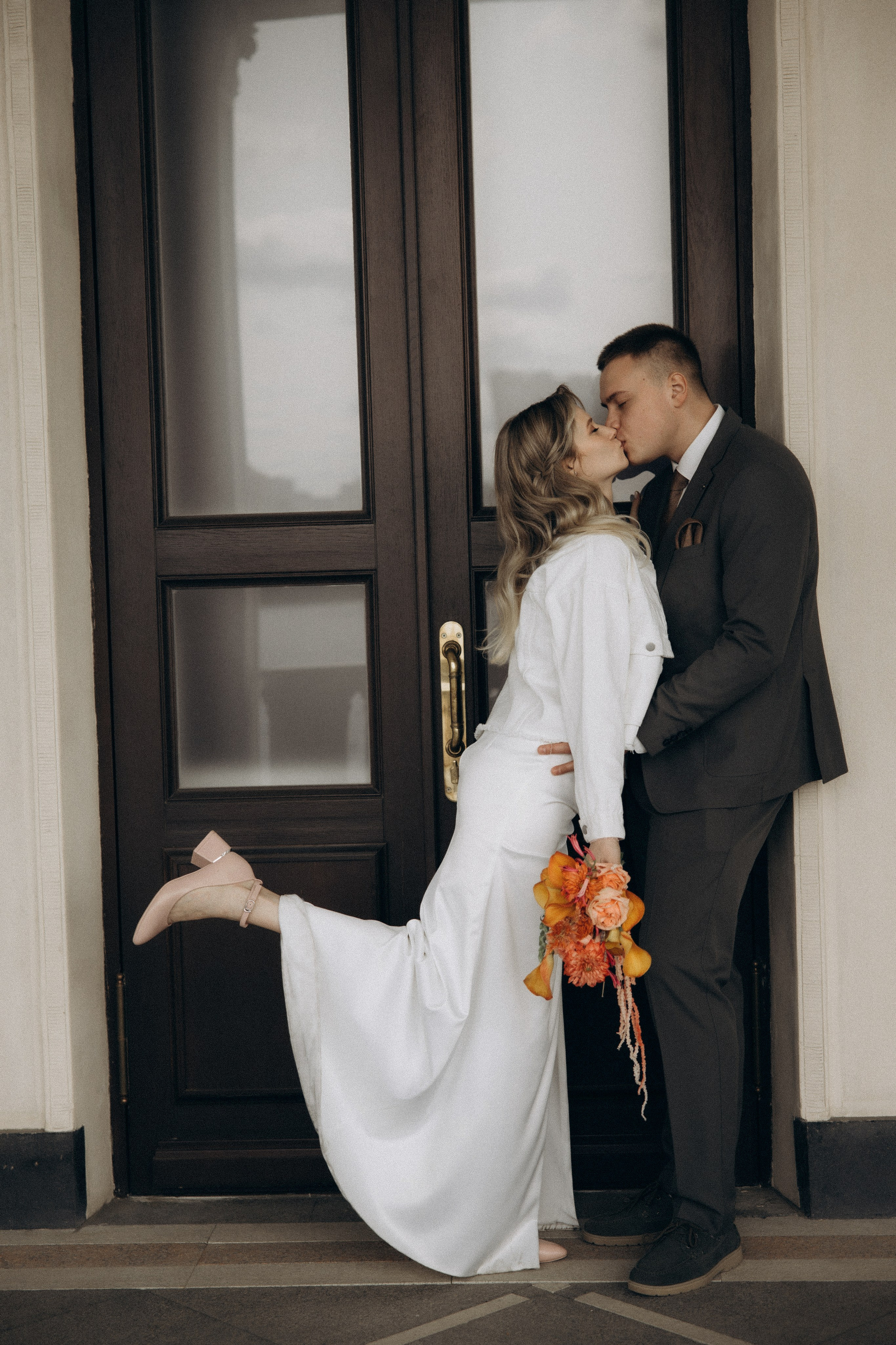 Свадебная фотосессия на Речном вокзале города Москвы