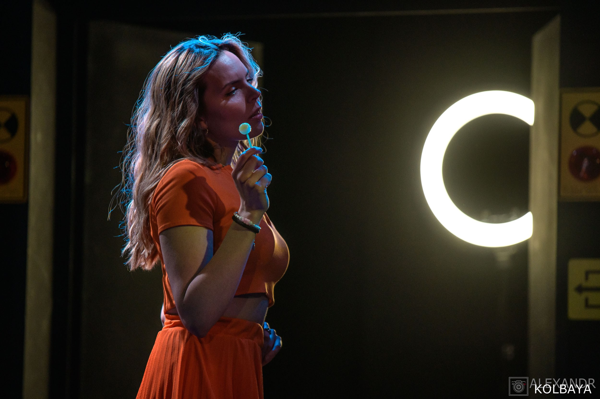 Спектакль «Мама, я блогер». Концертный и театральный репортажный фотограф в Москве Александр Колбая