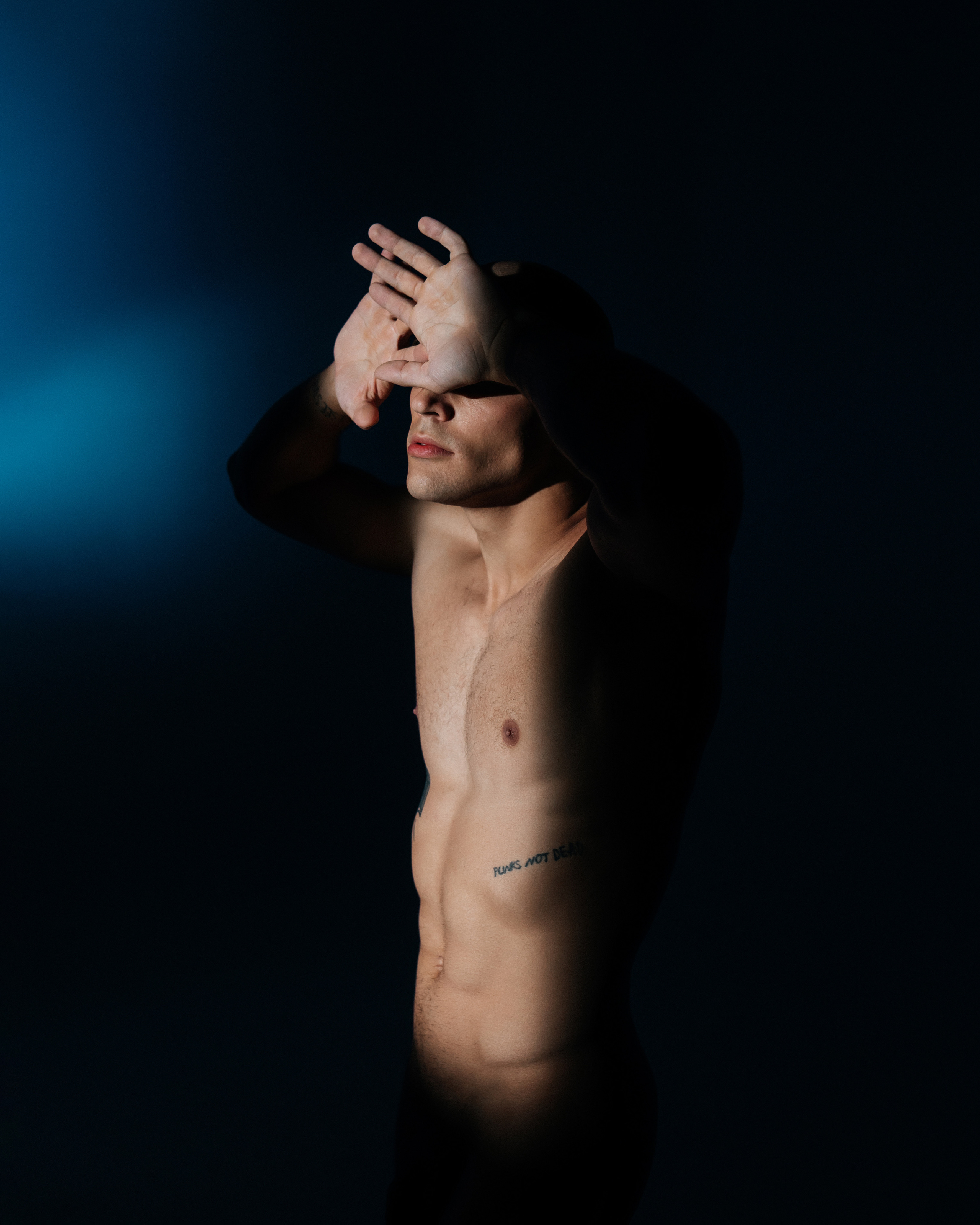 Артур, съёмка в студии. Фотограф Наталия Федосова, г. Москва. TG и Instagram @nataliya_raw