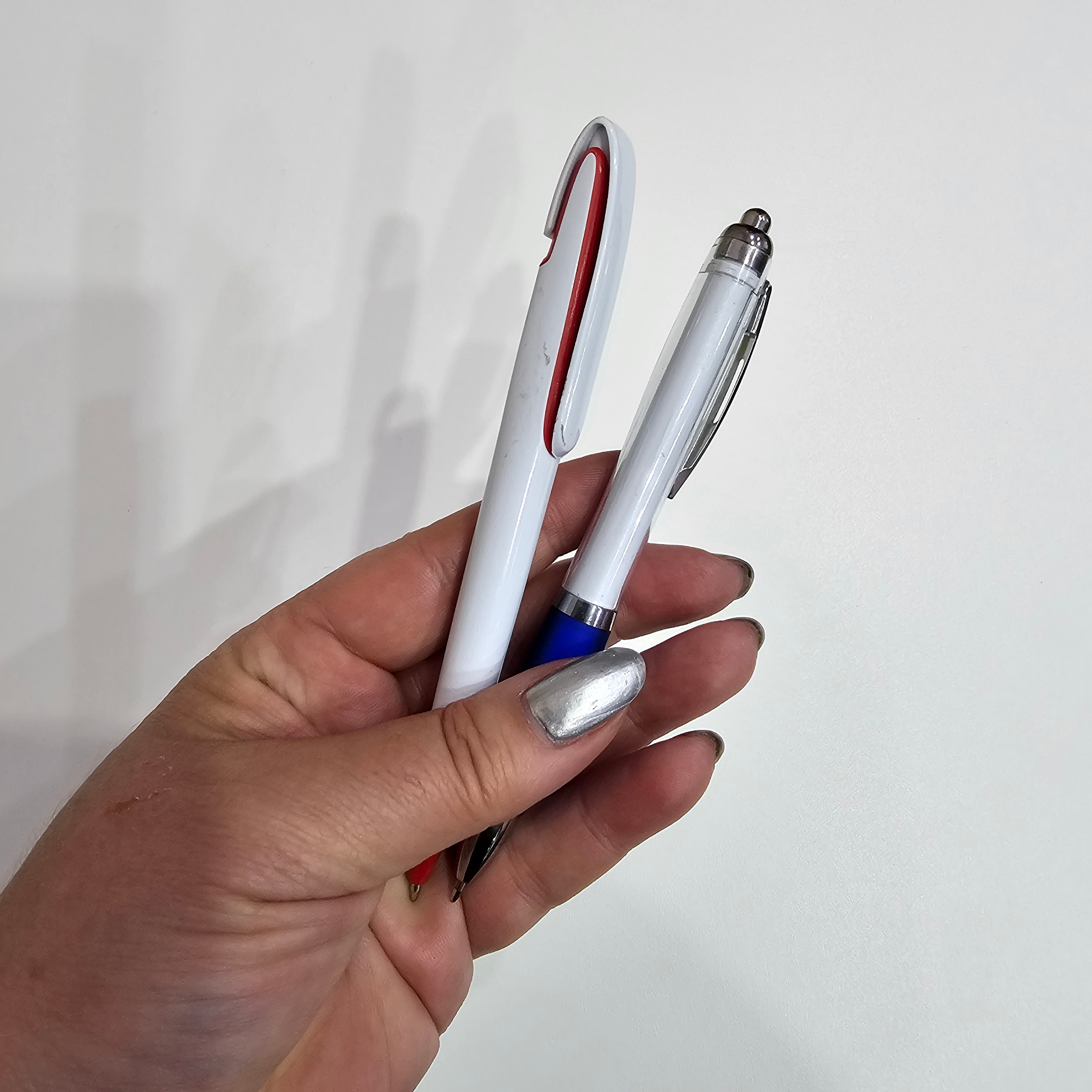 Ручки. MEMENTO.Выпускные альбомы, школьные, юбилейные и другие книги. Ростов-на-Дону