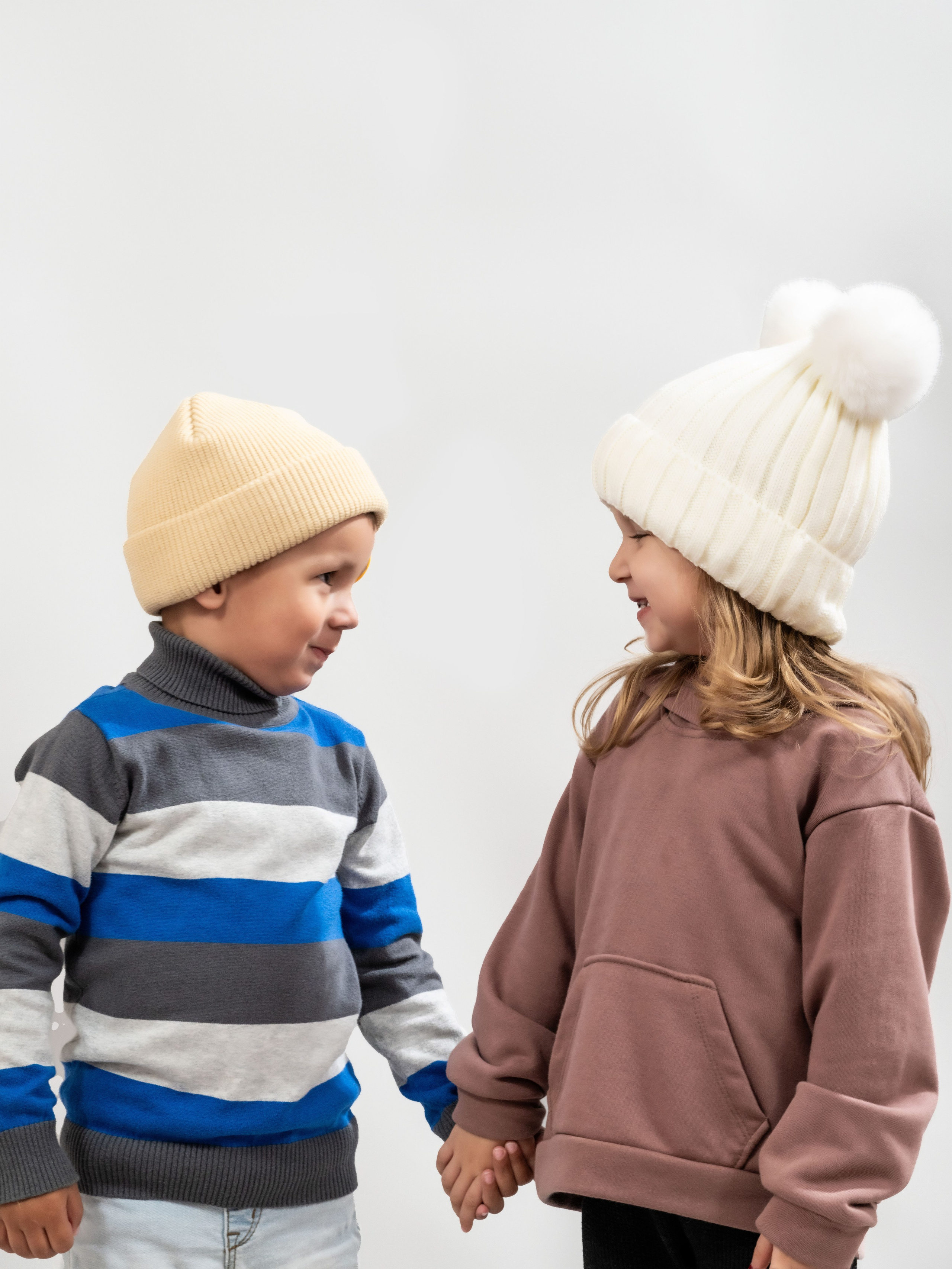 Детские шапочки, съемка для маркетплейсов, модельная съемка. Олейник Денис — предметный фотограф, фотограф для маркетплейсов в Казани