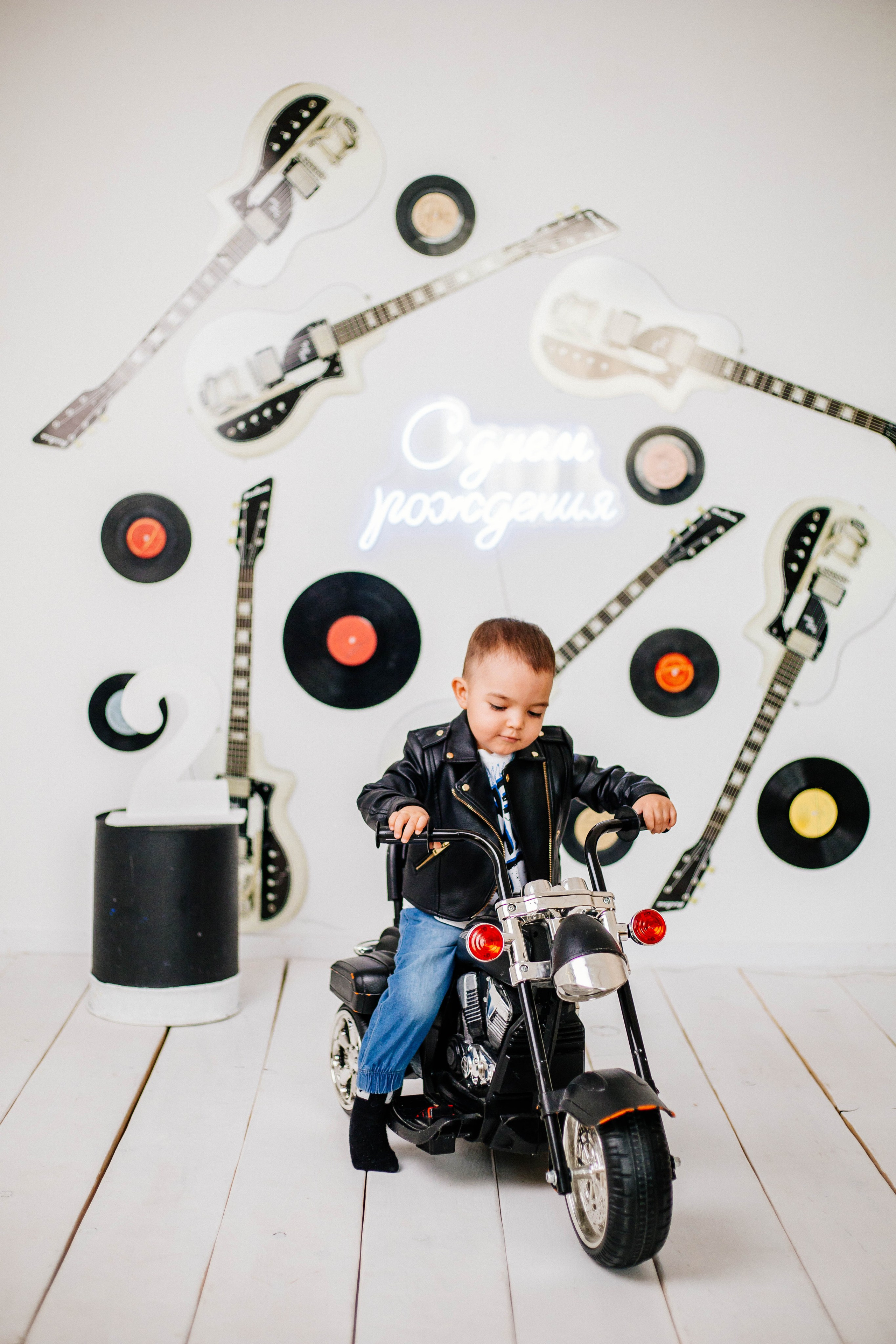 Лев с семьей. Рыжова Тамара