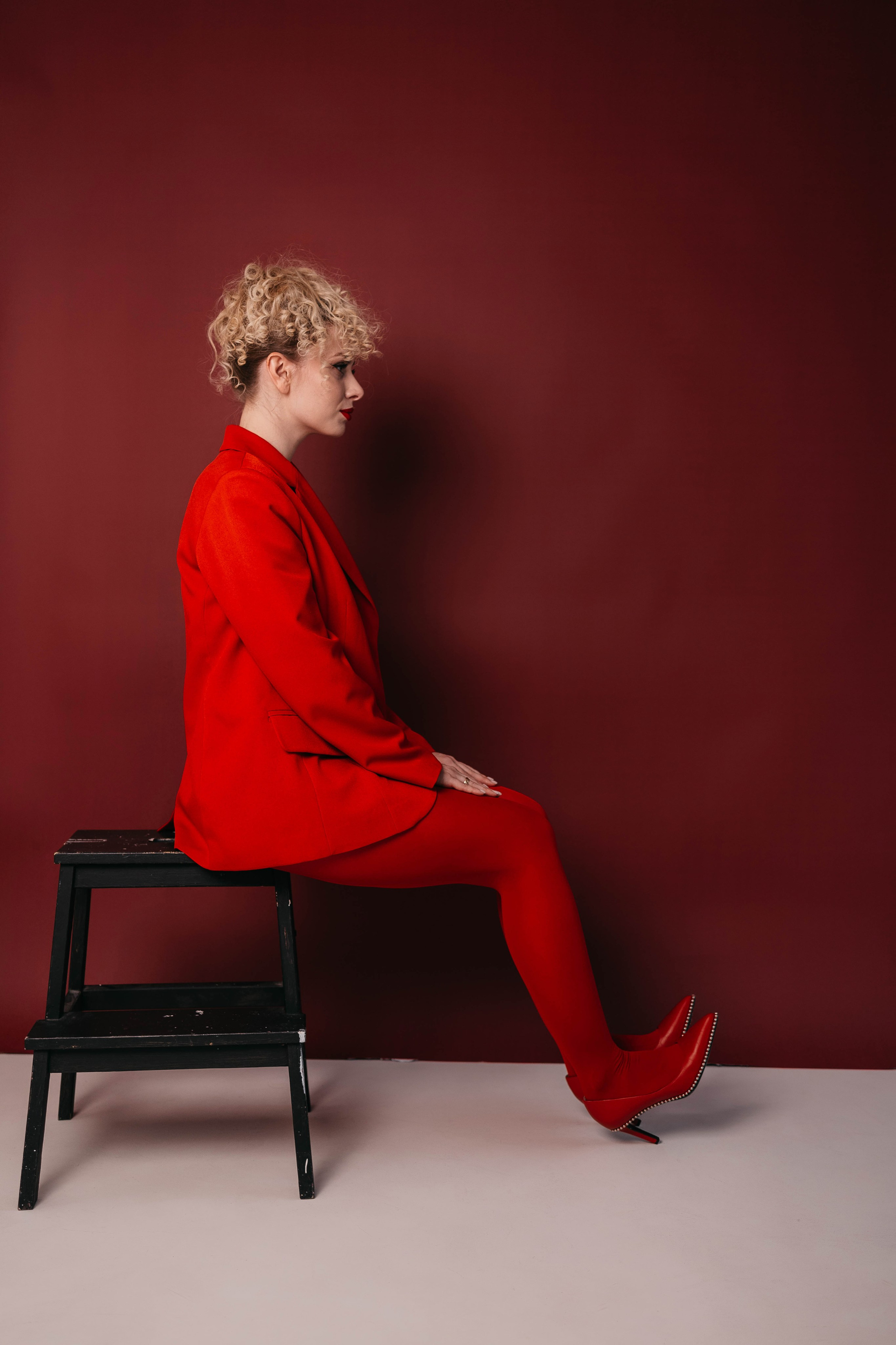 Ира в красном. Фотостудия Cute_photostudio в Твери. Фотограф в Твери Лагодная Яна