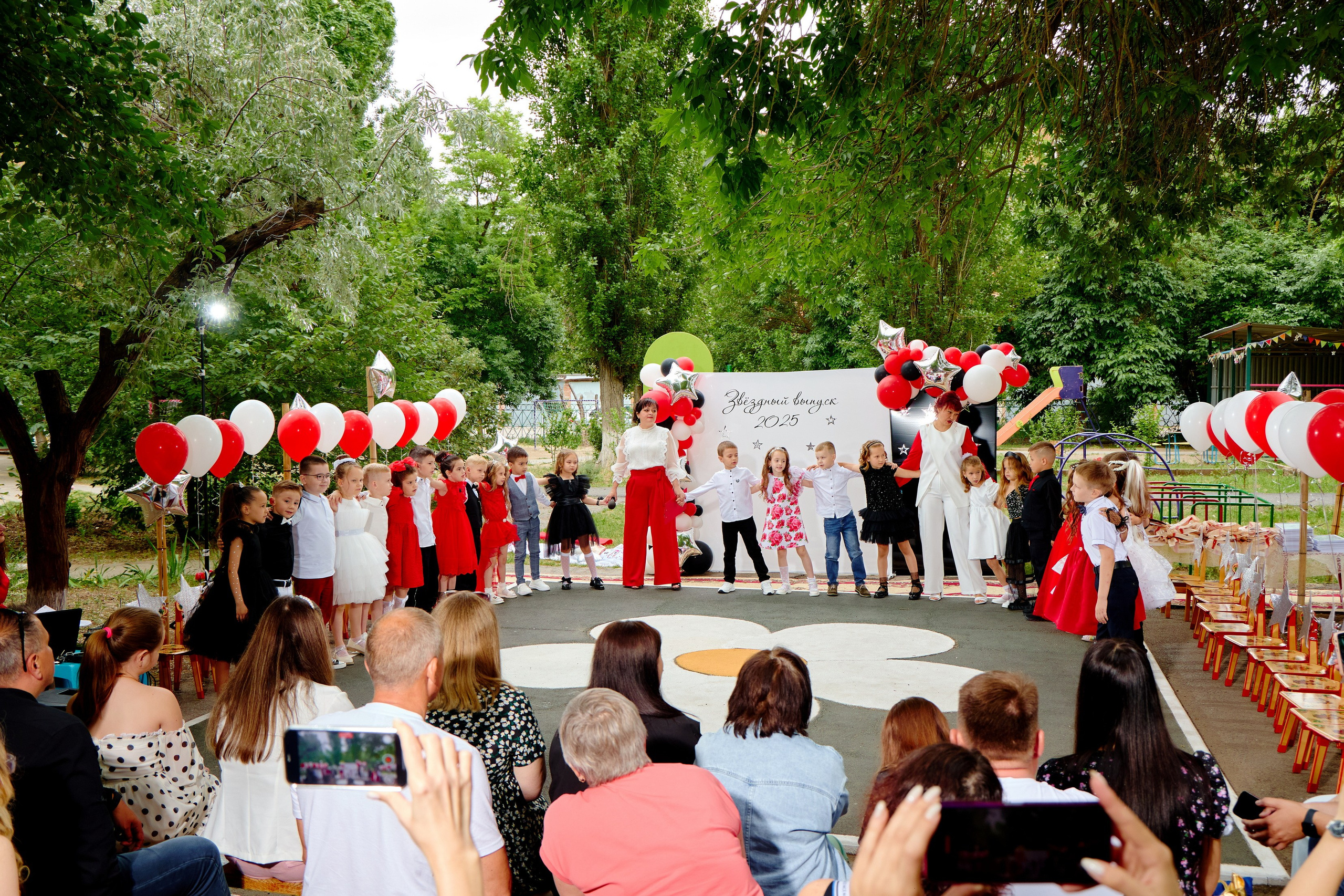 Выпускной 45 сад. Фотограф Выпускные альбомы Таганрог Сергей Коробченко