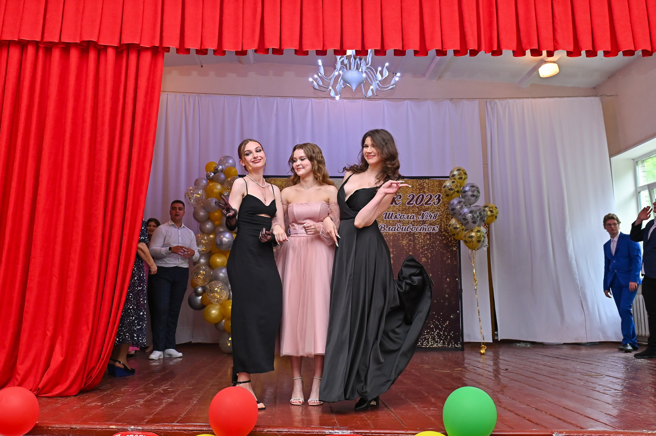 Выпускной школа 48. Семейный и свадебный фотограф во Владивостоке