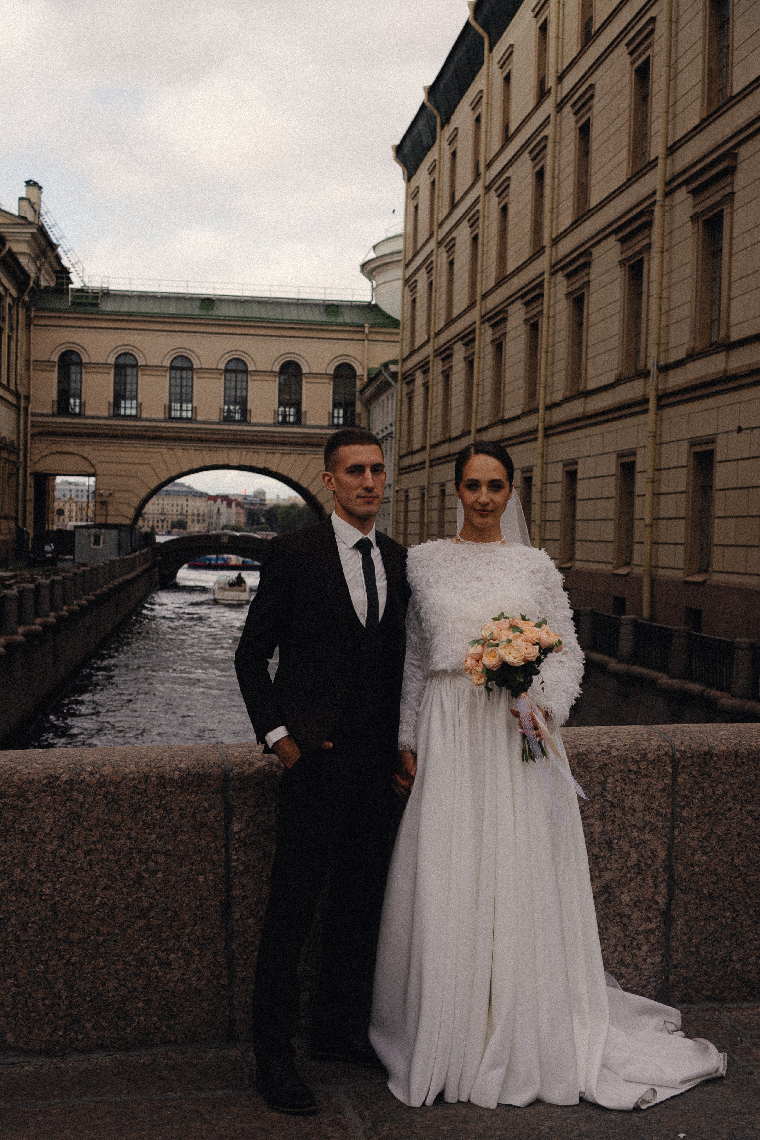 СВАДЕБНАЯ ПРОГУЛКА В САНТК-ПЕТЕРБУРГЕ (ИСАКИЕВСКИЙ СОБОР, ЗИМНЯЯ КАНАВКА, ЭРМИТАЖ И БОЛЬШАЯ МОРСКАЯ УЛИЦА). Профессиональный фотограф, Санкт-Петербург — Виктория Богомолова