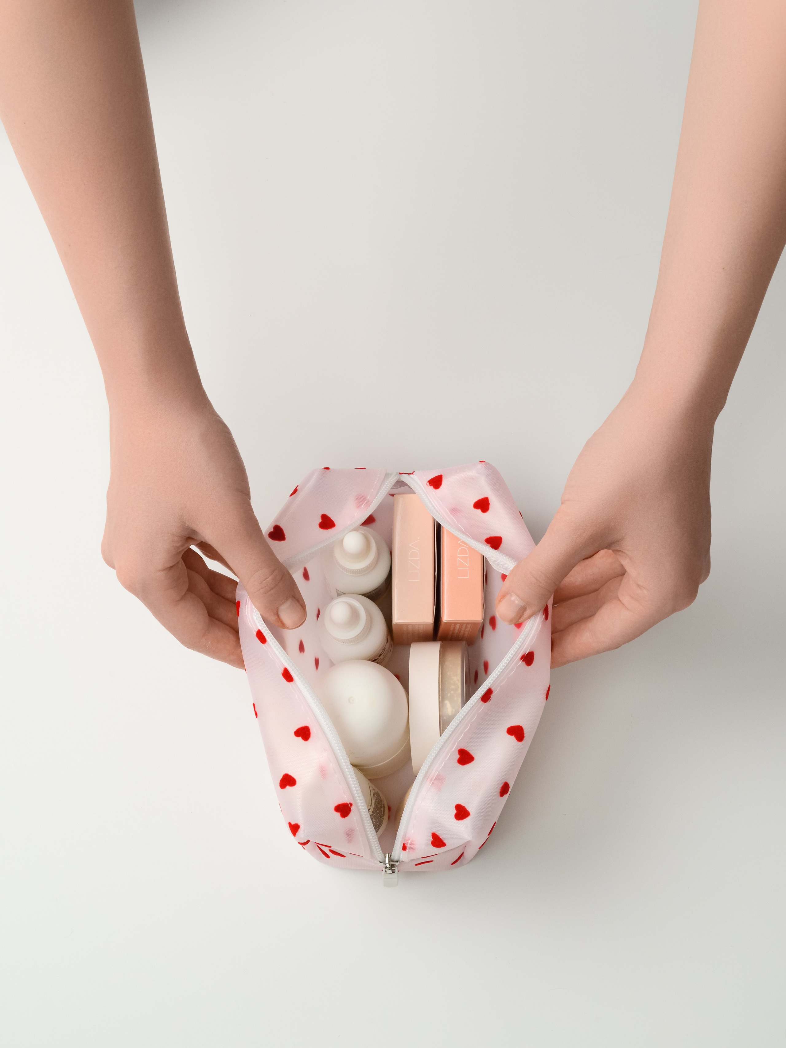 Косметички. Предметный фотограф, инфографика и видео в Санкт-Петербурге