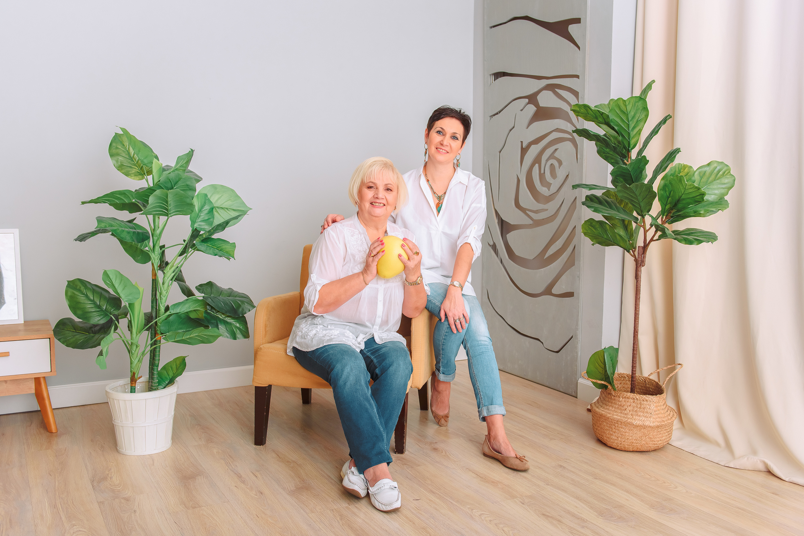 Ирина с любимой мамой фотостудия PROSTYLE. Свадебный и семейный фотограф в Москве Юлия Винник