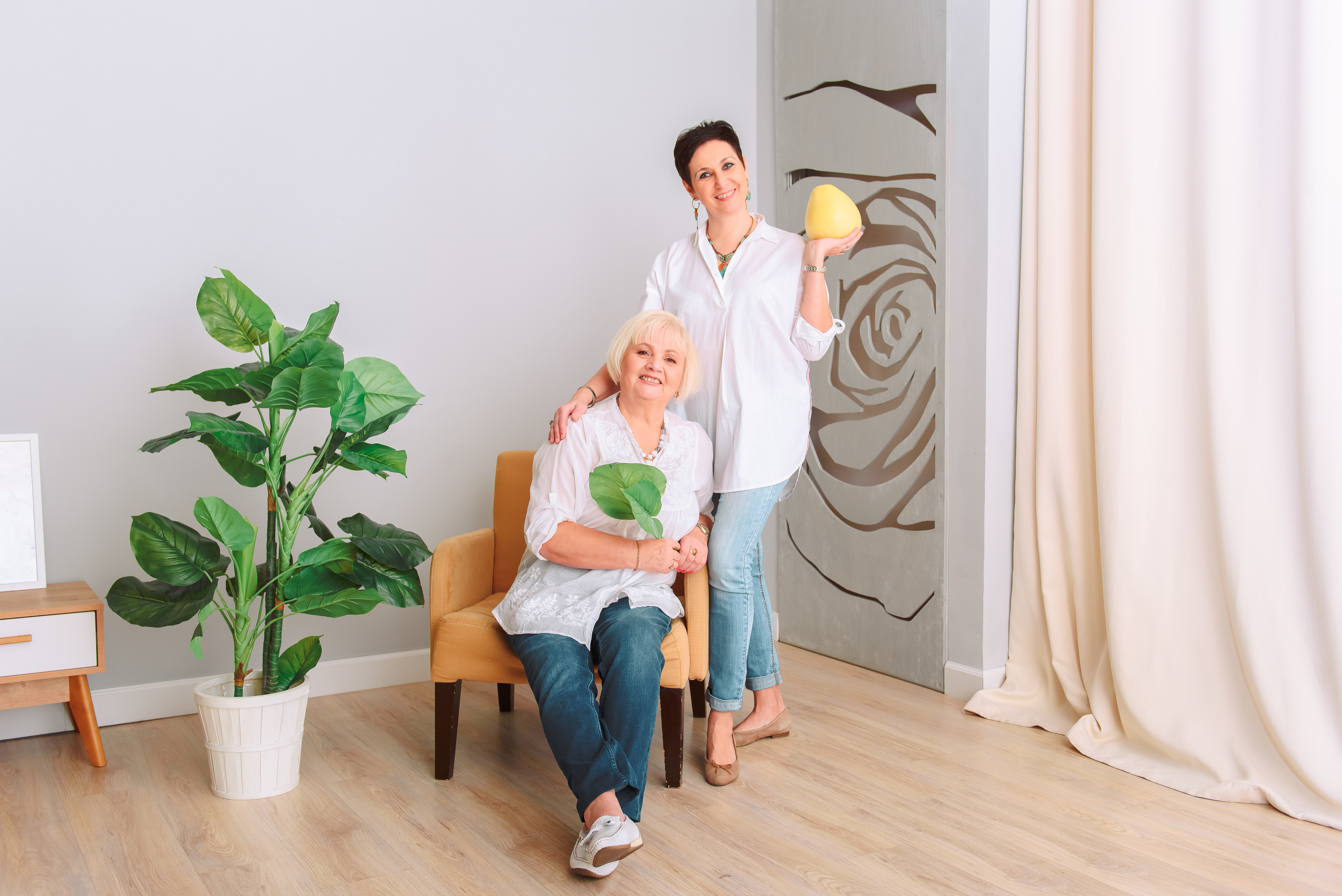 Ирина с любимой мамой фотостудия PROSTYLE. Свадебный и семейный фотограф в Москве Юлия Винник