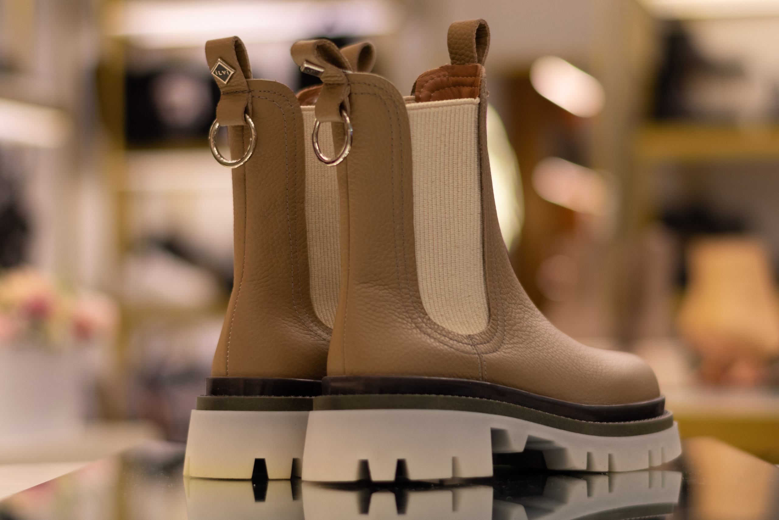 Для организаций. Предметная фотосессия для обувного магазина Capsula. Фотограф/видеограф Богдан Голованов