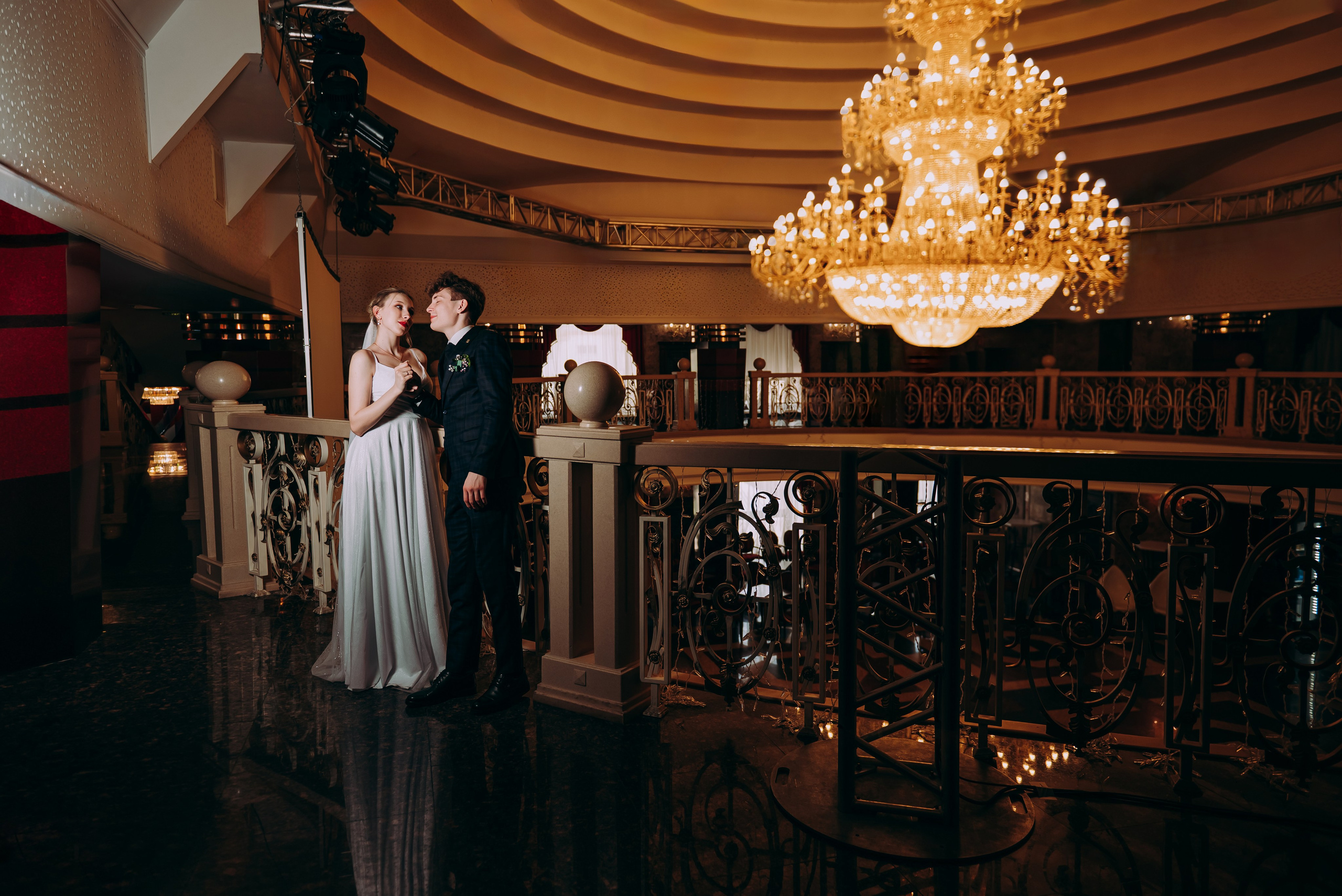 Свадебная фотосессия в музыкальном театре в г. Кемерово