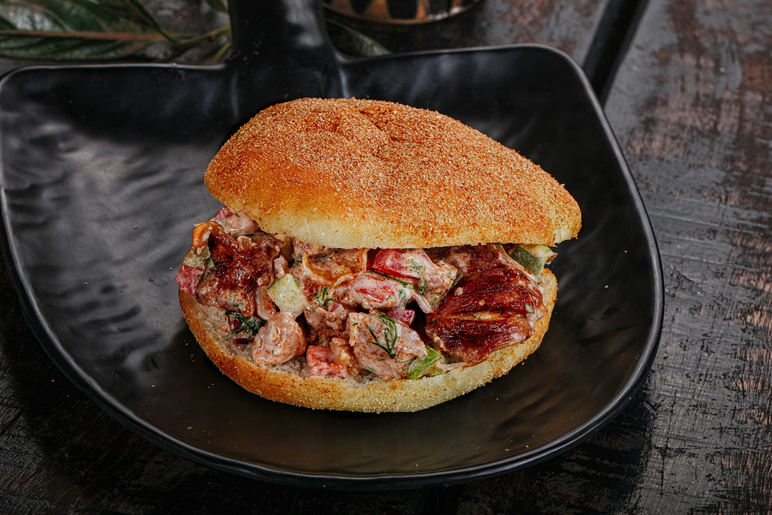 Фотосъемка бургеров и гамбургеров. Заказ по тел.: +7 (906) 006-90-22. Фуд-фотограф Андрей Старостин — съемка еды в Москве. 9000 руб. в час