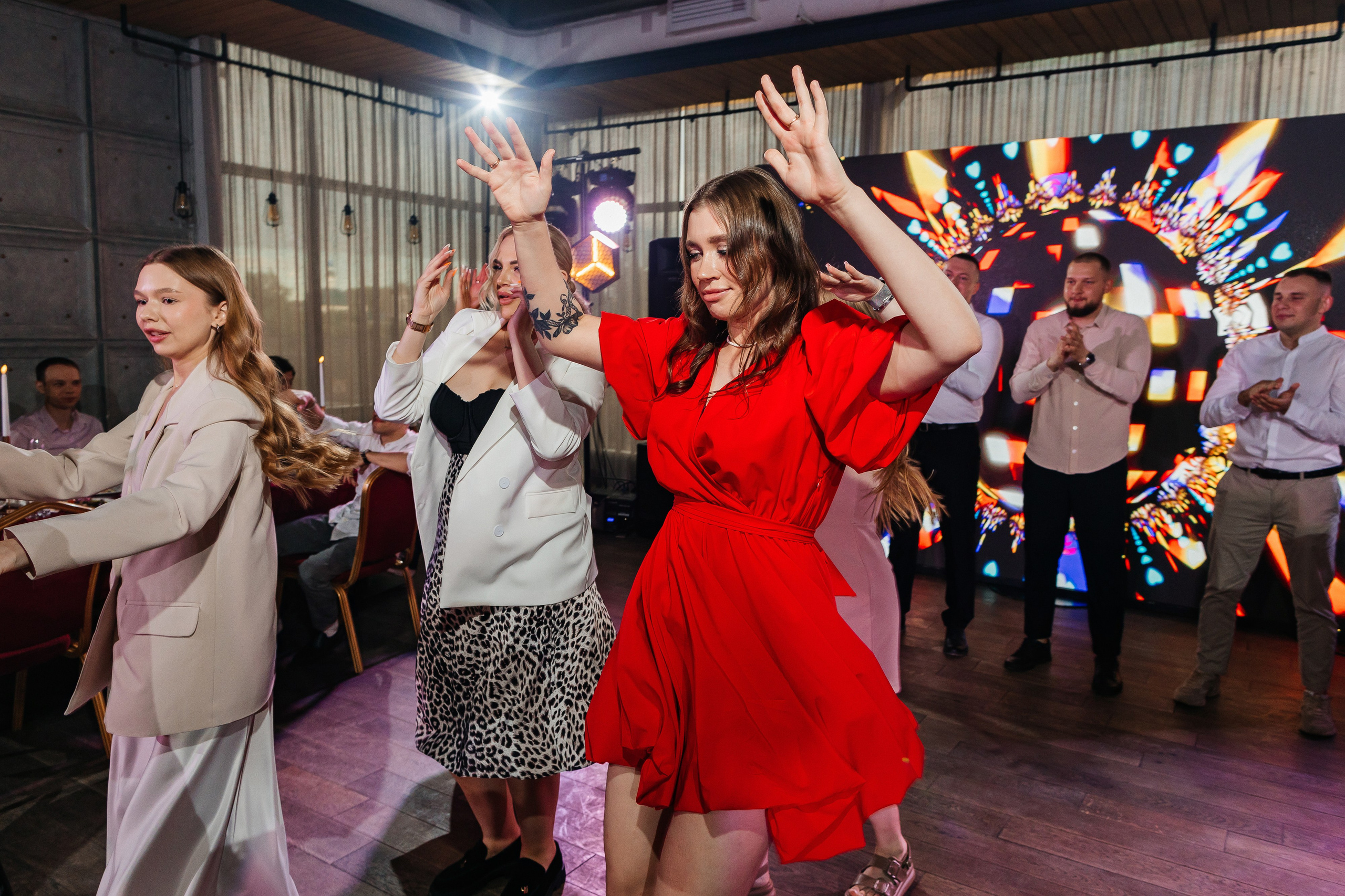 Грандиозное свадебное событие в уютном ресторане. Олег Сверчков | Свадебный фотограф Вологда