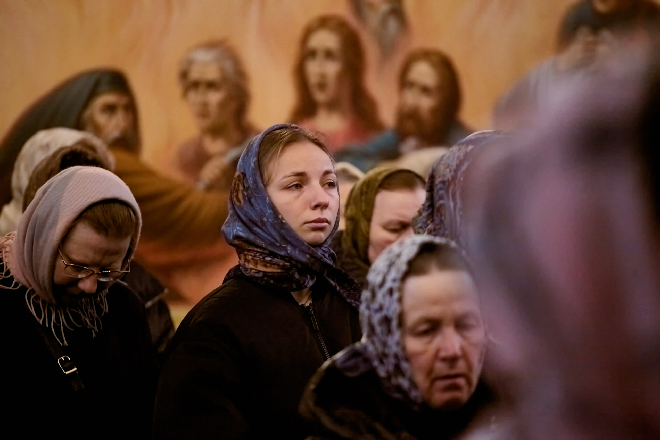В молитве в храме Преподобного Серафима Саровского