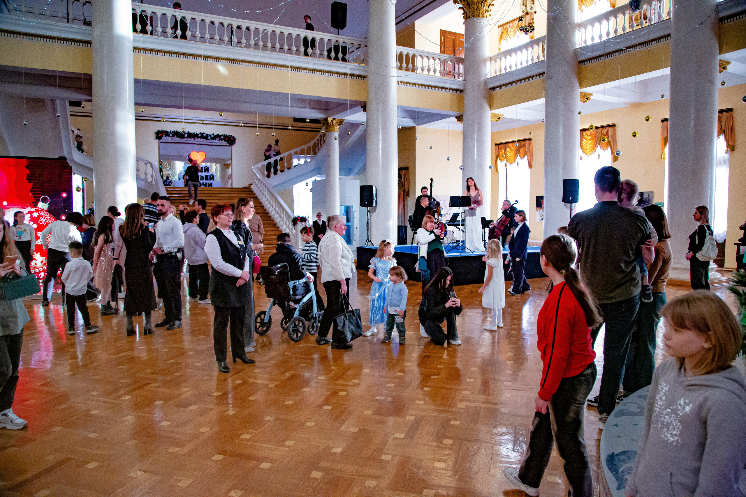 Закрытие года семьи в Сочи Зимний театр. Фотограф в Сочи Юрий Шептаев