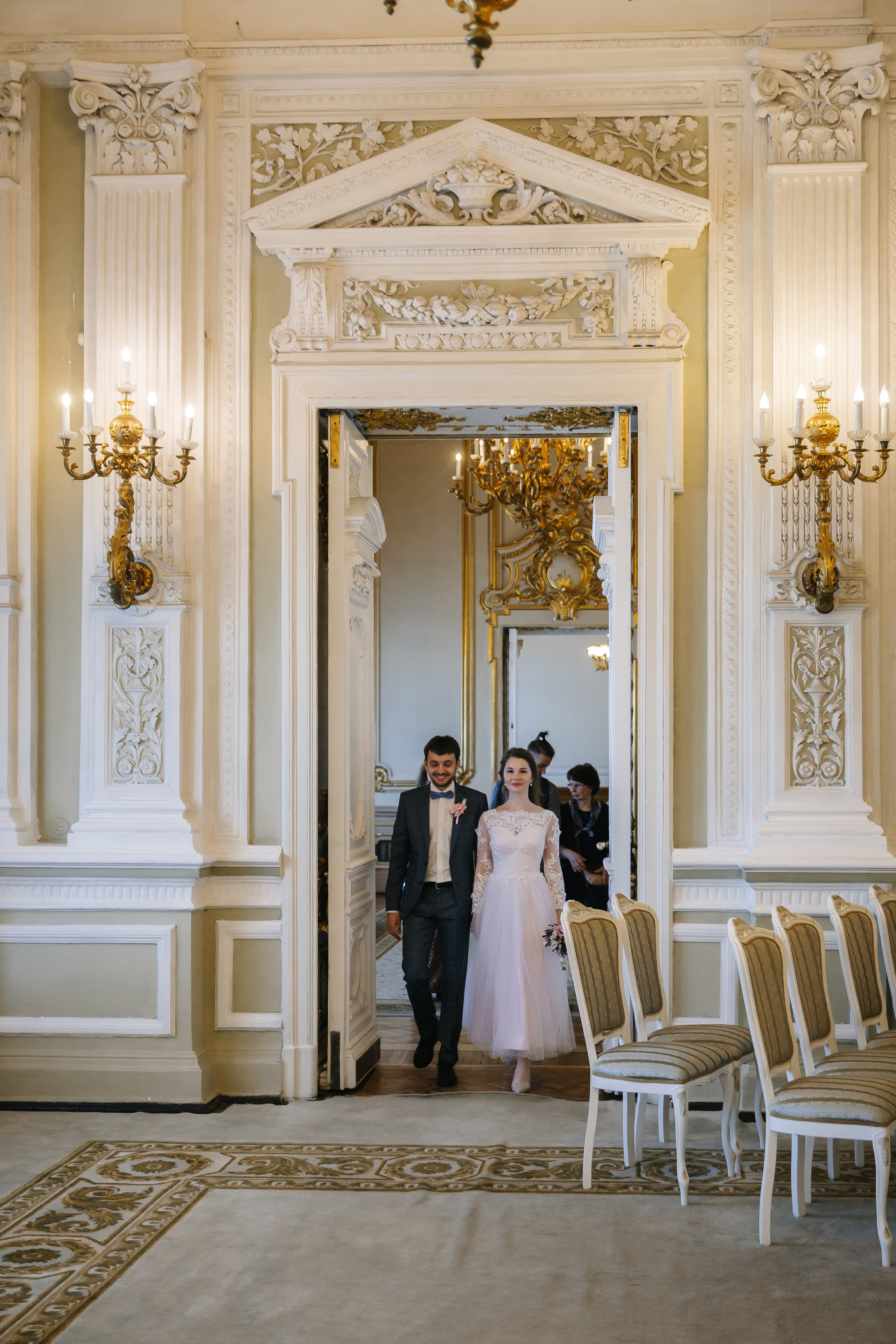 МАЙ | Дворец № 1, Атланты, Эрмитажный дворик. Свадебный фотограф в Санкт-Петербурге Полина Корзухина