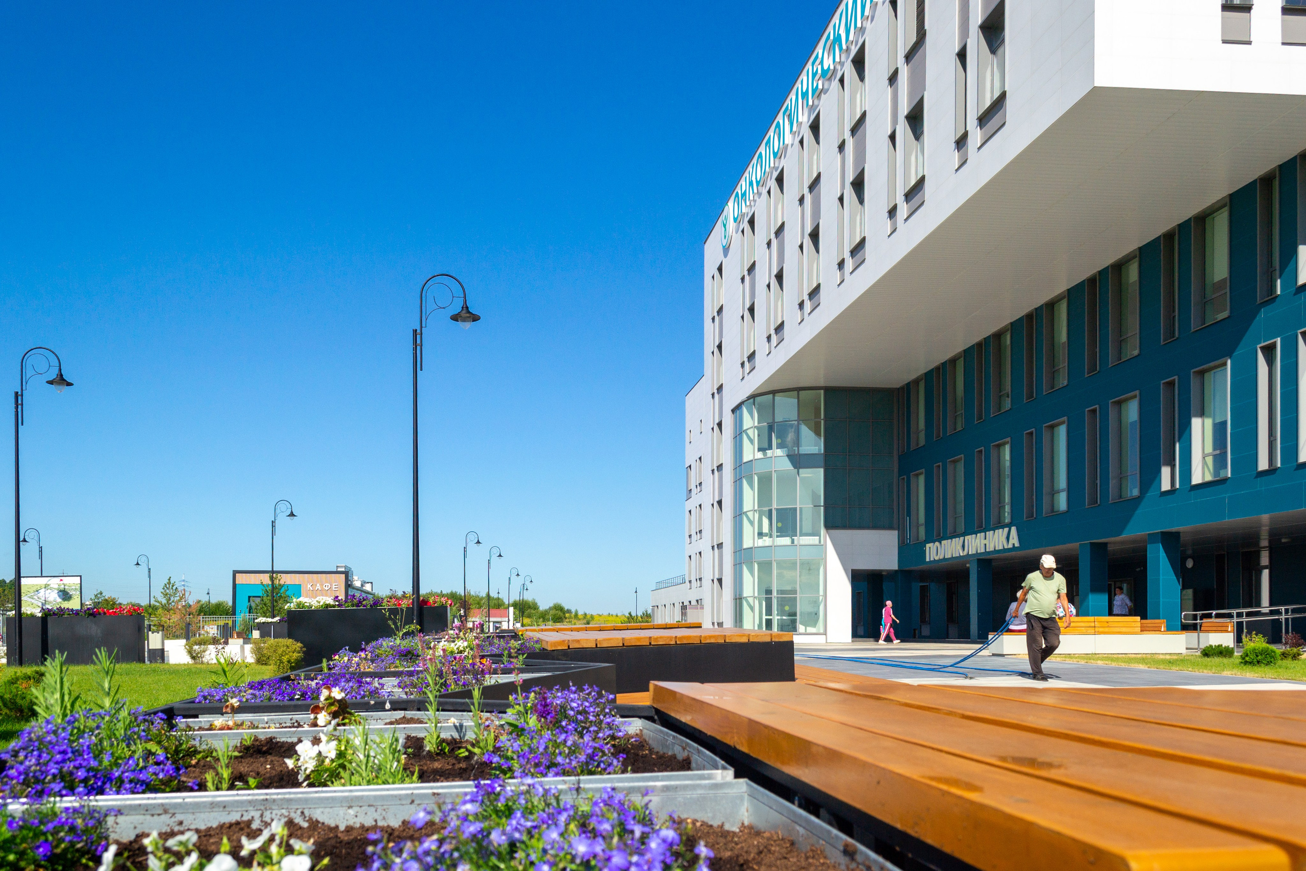 Тульская областная онкологическая больница (лето-цветы, NIKON D3100 35 мм F1,8)). Фотограф в Туле Крупский АнДРей. Фотостудия «КАДР71» в Туле